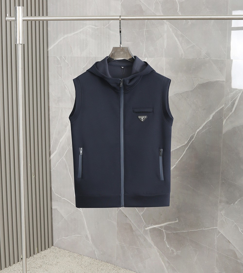 P家经典款2025年秋冬马甲款，精选独家定制400g高端面料 做工精细 上身版型好 颜色:黑色 宝蓝码数