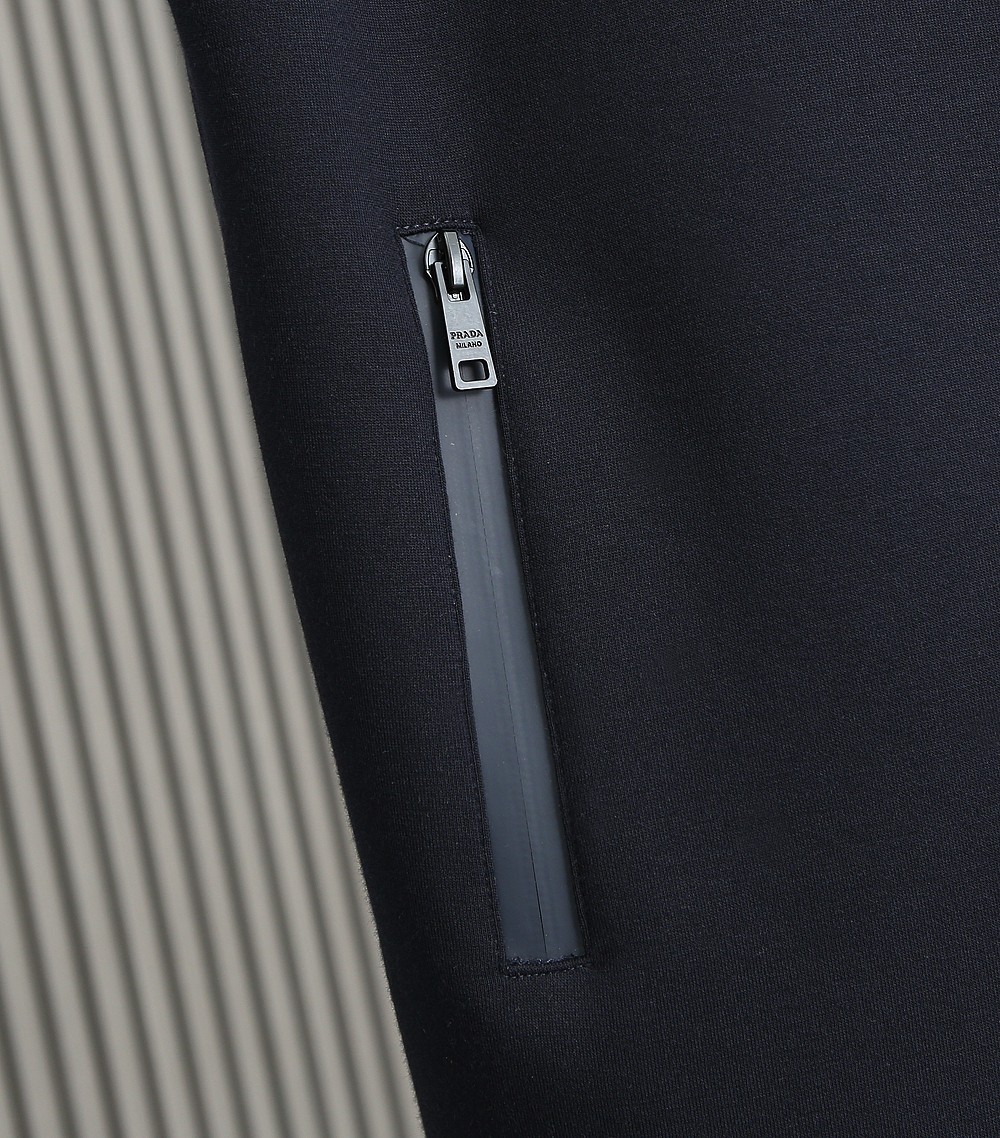 P家经典款2025年秋冬马甲款，精选独家定制400g高端面料 做工精细 上身版型好 颜色:黑色 宝蓝码数