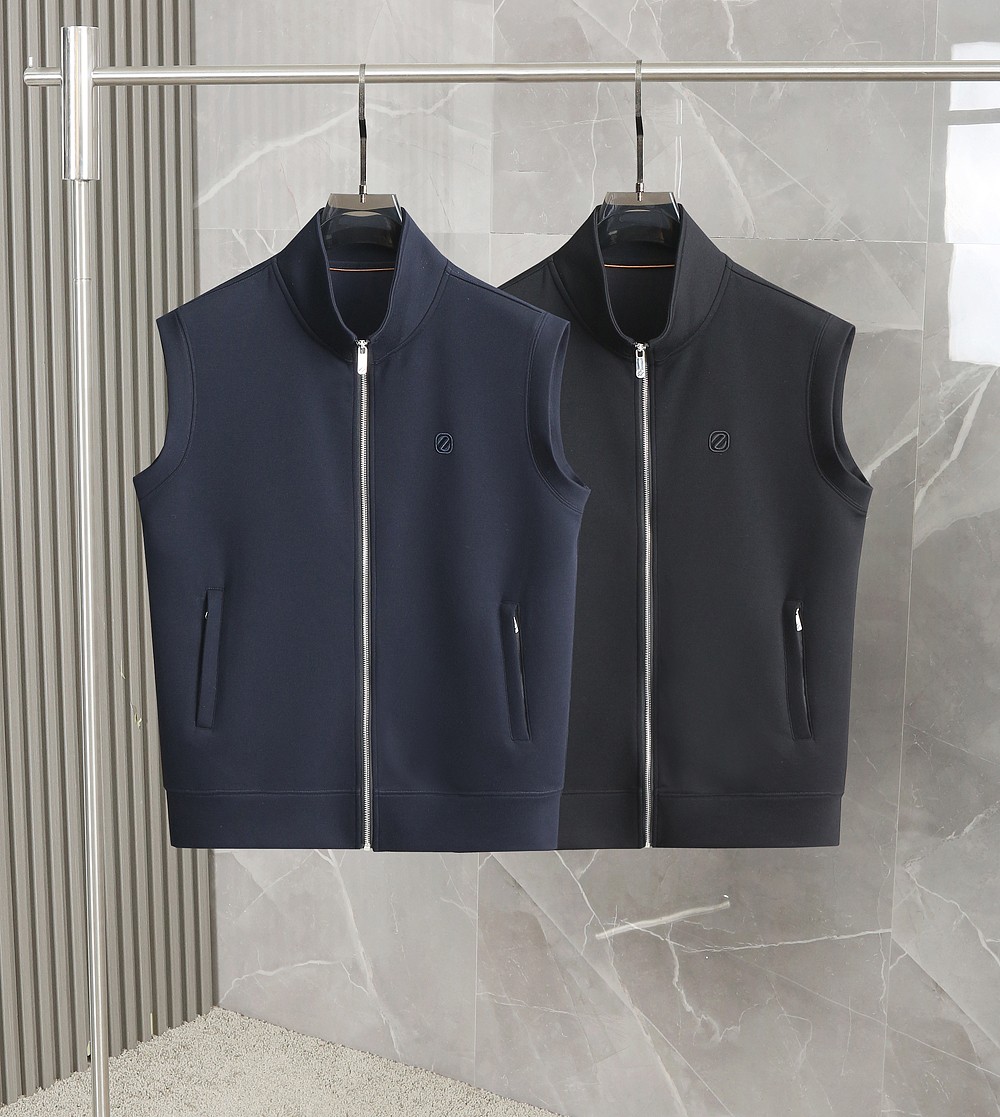 NO:597435,Z family's classic 2025 new autumn and winter vest, selected from exclusive custom-made composite 400g high-end fabrics, embroidered, fine workmanship, good upper body shape, color: black, sapphire blue, code number: M--XXXL, style number 83218,,alexander wang19860909Z家经典款2025年秋冬新款马甲,精选独家定制复合400克高端面料 采用刺绣 做工精细 上身版型好 颜色:黑色 宝蓝 码数:M--XXXL 款号83218,,alexander wang,Men's clothing