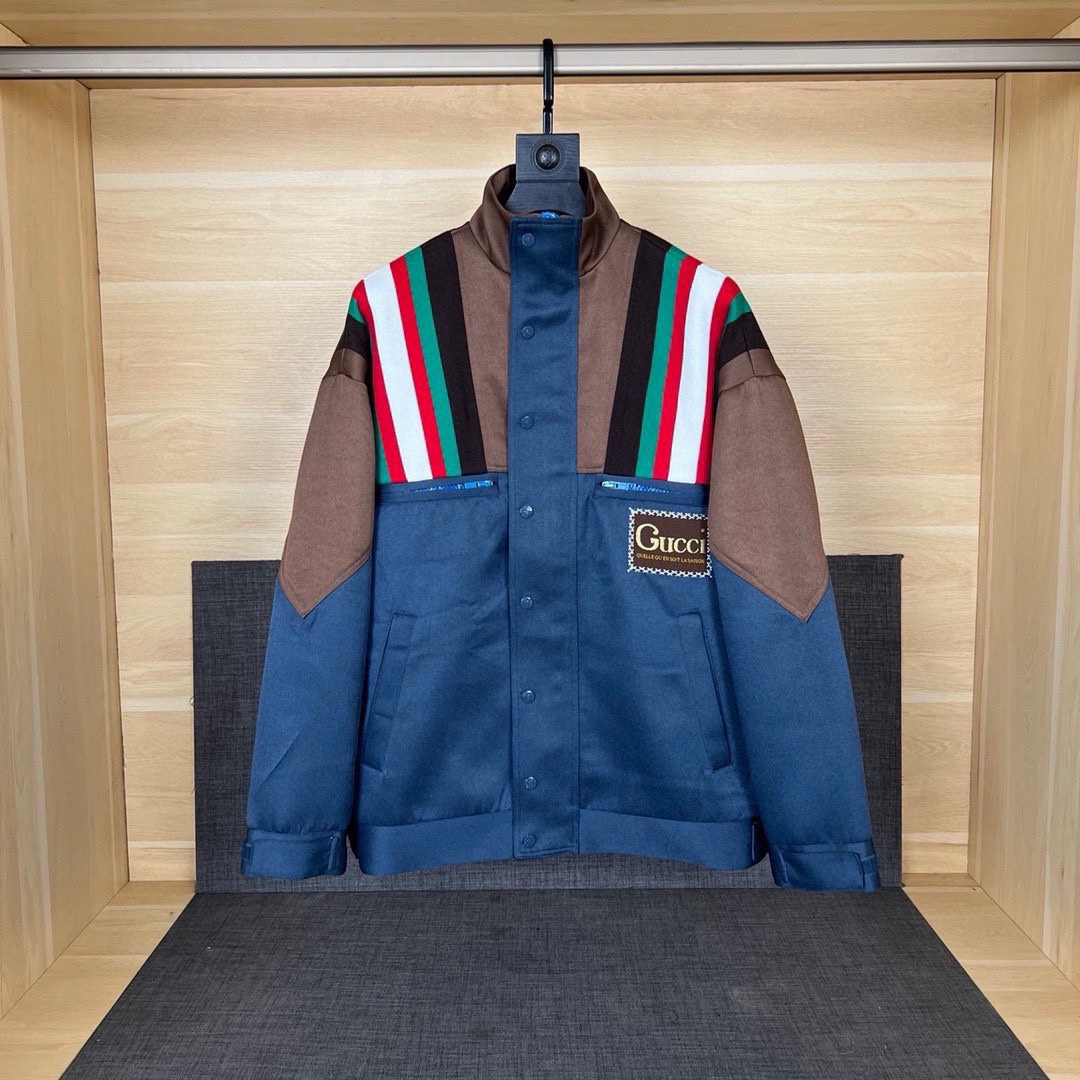 NO:150824,Gucc* New classic webbing spliced ​​jacket jacket with twill texture and weight restored original hardware design The same upper body as each celebrity, the same style as men and women, the same style as the style OS version Number of 46 48 50 52,,gucci,jackets & coats,jackets & coats,alexander wang19860909Gucc* 秋冬新款经典织带拼接夹克外套 斜纹复合面料 质感重量还原 原五金设计 各大明星上身同款 男女同款 版型OS版型 码数46 48 50 52,,gucci,jackets & coats,jackets & coats,alexander wang,Men's clothing