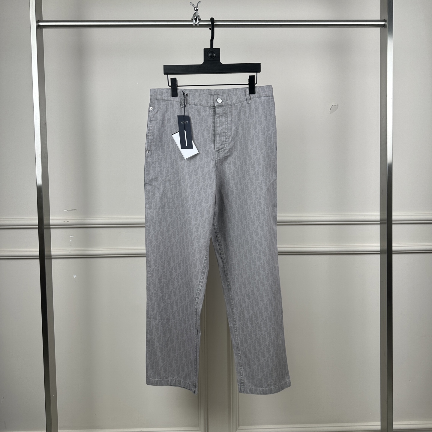 NO:150786,Di* Dior 2025 early spring new style, presbyterian full-print work pants, new color matching, custom leather letter design, original hardware letter customization, same style for men and women, details processing, specifications, presbyterian full-print, code number 28 29 30 31,,dior,alexander wang19860909Di*迪奥2025早春新款 老花满印工装裤 新配色上身定制皮质字母设计 原五金字母定制 男女同款 细节处理  规格老花满印 码数28 29 30 31,,dior,alexander wang,Men's clothing