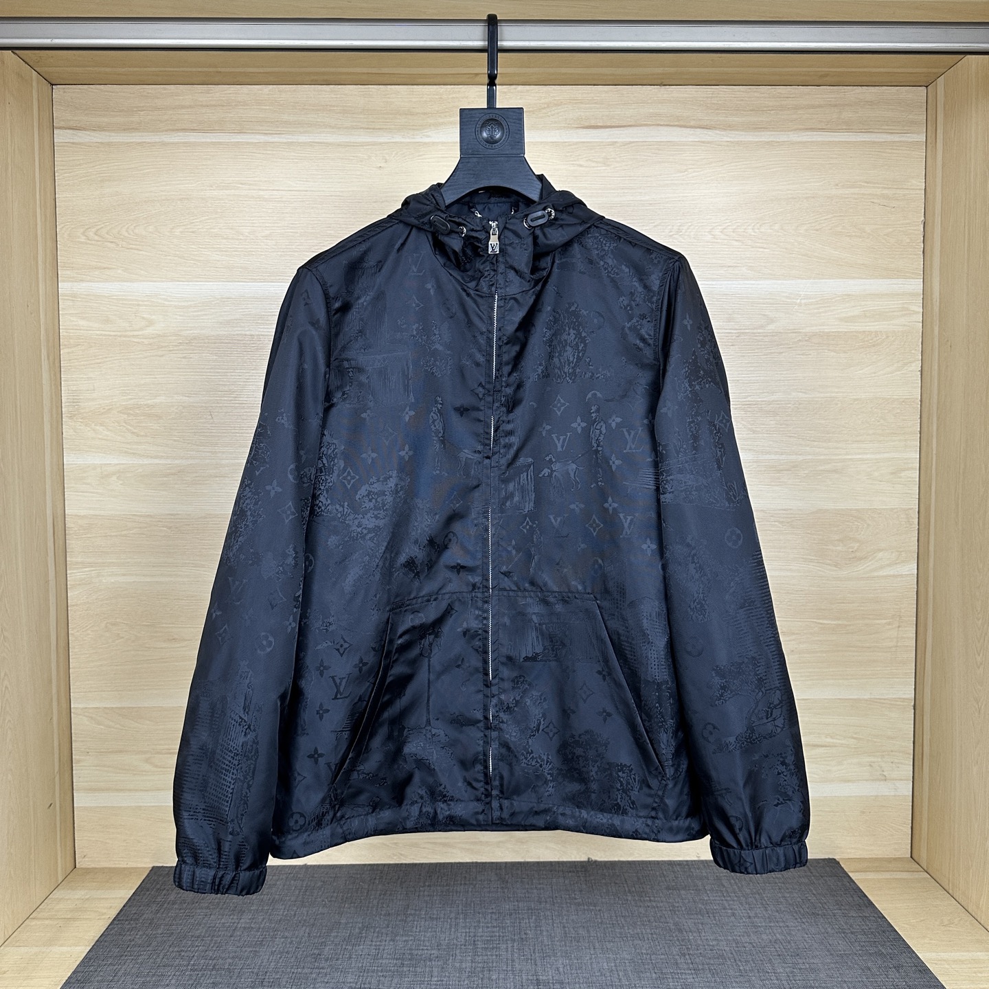 NO:150822,Lois Vitn/Louis 2025 early spring new style, old-fashioned jacquard splicing casual jacket, splicing crafts, hardware original mold opening, details processing fabric upper body is super stylish and comfortable, same style for men and women, craft letter jacquard Size 44 46 48 50,,louis vuitton,jackets & coats,alexander wang19860909Lois Vitn/路易2025早春新款 老花提花拼接休闲外套 拼接工艺 五金原版开模 细节处理面料上身超级有型舒适 男女同款 工艺字母提花 尺码44 46 48 50,,louis vuitton,jackets & coats,alexander wang,Men's clothing