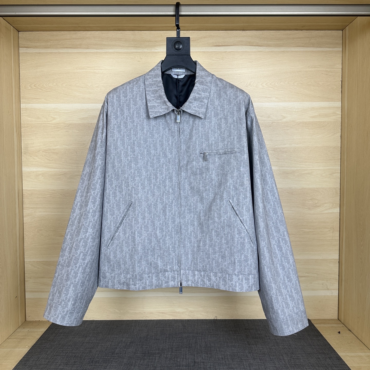 NO:150795,Di* Dior 2025 early spring new style, presbyopia full print jacket, new color matching, top body look good, fabric top body comfortable and breathable, original hardware letter customization, same style for men and women, details processing, specifications, presbyopia full print, code number S M L XL,,dior, jackets & coats,alexander wang19860909Di*迪奥2025早春新款 老花满印外套 新配色上身好看 面料上身舒适透气 原五金字母定制 男女同款 细节处理  规格老花满印 码数S M L XL,,dior,jackets & coats,alexander wang,Men's clothing