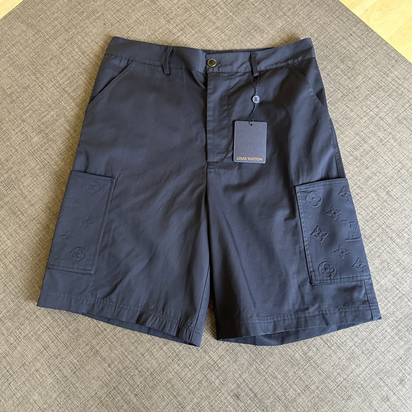 NO:454934,Lois Vitn/Louis 2025 spring and summer new style, pocket embossed presbyopia shorts, multi-pocket design, long time-consuming, hardware original mold opening, details processing fabric top body super stylish and comfortable, same style for men and women, craft pocket embossing, Size S M L XL,,louis vuitton, shorts, alexander wang19860909Lois Vitn/路易2025春夏新款 口袋压花老花短裤 多口袋设计 耗时较久 五金原版开模 细节处理面料上身超级有型舒适 男女同款 工艺口袋压花 尺码S M L XL,,louis vuitton,shorts,alexander wang,Men's clothing