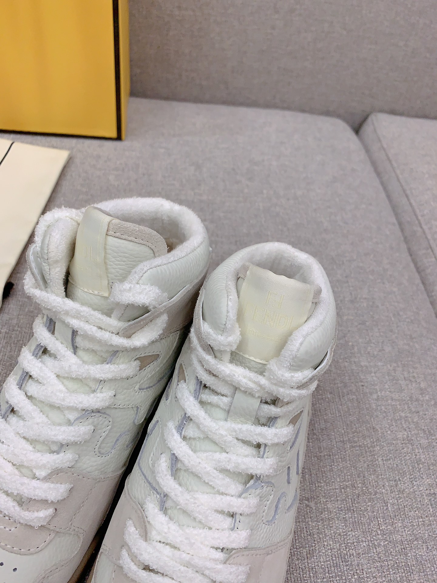 Stylish Shoes Made with Australian Wool for Pink, Black, and White Fashion Lovers - 图片 5