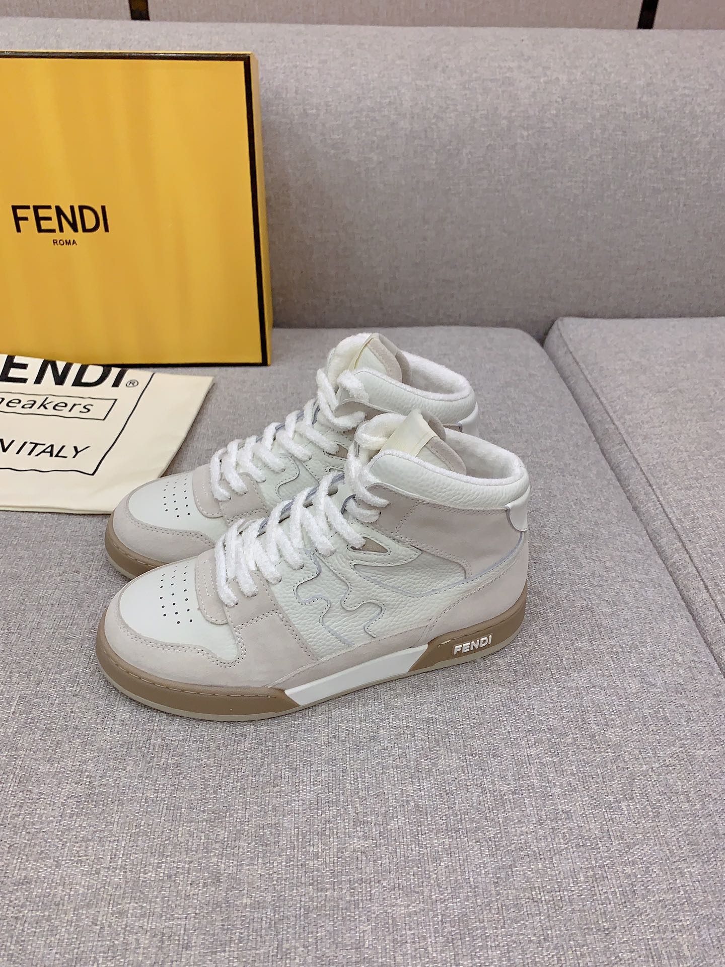 Stylish Shoes Made with Australian Wool for Pink, Black, and White Fashion Lovers - 图片 3