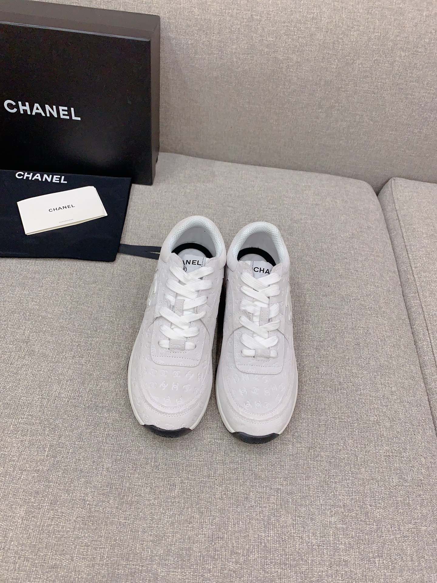 NO:252099,Solid color bottom for women, men, printed bottom for women, men, CHANE* new logo casual sneakers, lightweight and comfortable, super easy to wear, ox-reverse sued fabric, inner breathable mesh, original open molded sole, women's size 35-39 (40 41 42 customized) Men's size 38-45, casual shoes/sports shoes, chanel, sneakers19860909纯色底 女款 男款 印花底 女款 男款 CHANE*新款logo休闲运动鞋 轻便舒适超好穿 鞋面牛反绒面料 内里透气网面 原版开模大底 女码35-39（40 41 42定做） 男码38-45,休闲鞋/运动鞋,chanel,sneakers,Women's Shoes