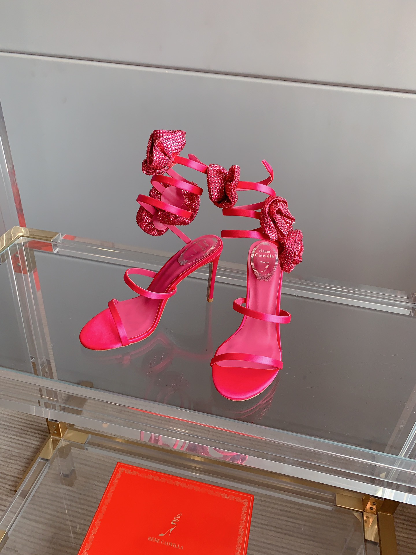 NO:230119,Ren* Caovill* newest snake-shaped rhinestone flower high heel sandals. The serpentine belt is always fairy-like, surrounded by ankles. Exquisite and shine. It can be called a craft. Shows unique details and dazzling marks. ~~ Silk rhinestones on the upper and pure hand-sewn flowers. Inner footbed sheepskin Italian leather outsole Heel height 9.5cm Size 35-39 (34 40 41 42 43 Customized), high heels sandals, sandals, high heels, sheepskin, real silk, Leather soles19860909Ren* Caovill*新款蛇形水钻花朵高跟凉鞋 永远仙气十足的蛇形带环绕脚踝 精致闪耀 堪称工艺品 展现独特的细节与耀眼的印记～～ 鞋面真丝水钻加纯手工缝制花朵 内里垫脚羊皮 意大利真皮大底 跟高9.5cm  尺码35-39（34 40 41 42 43定做）,高跟鞋凉鞋,sandals,high heels,sheepskin,real silk,Leather soles,Women's Shoes