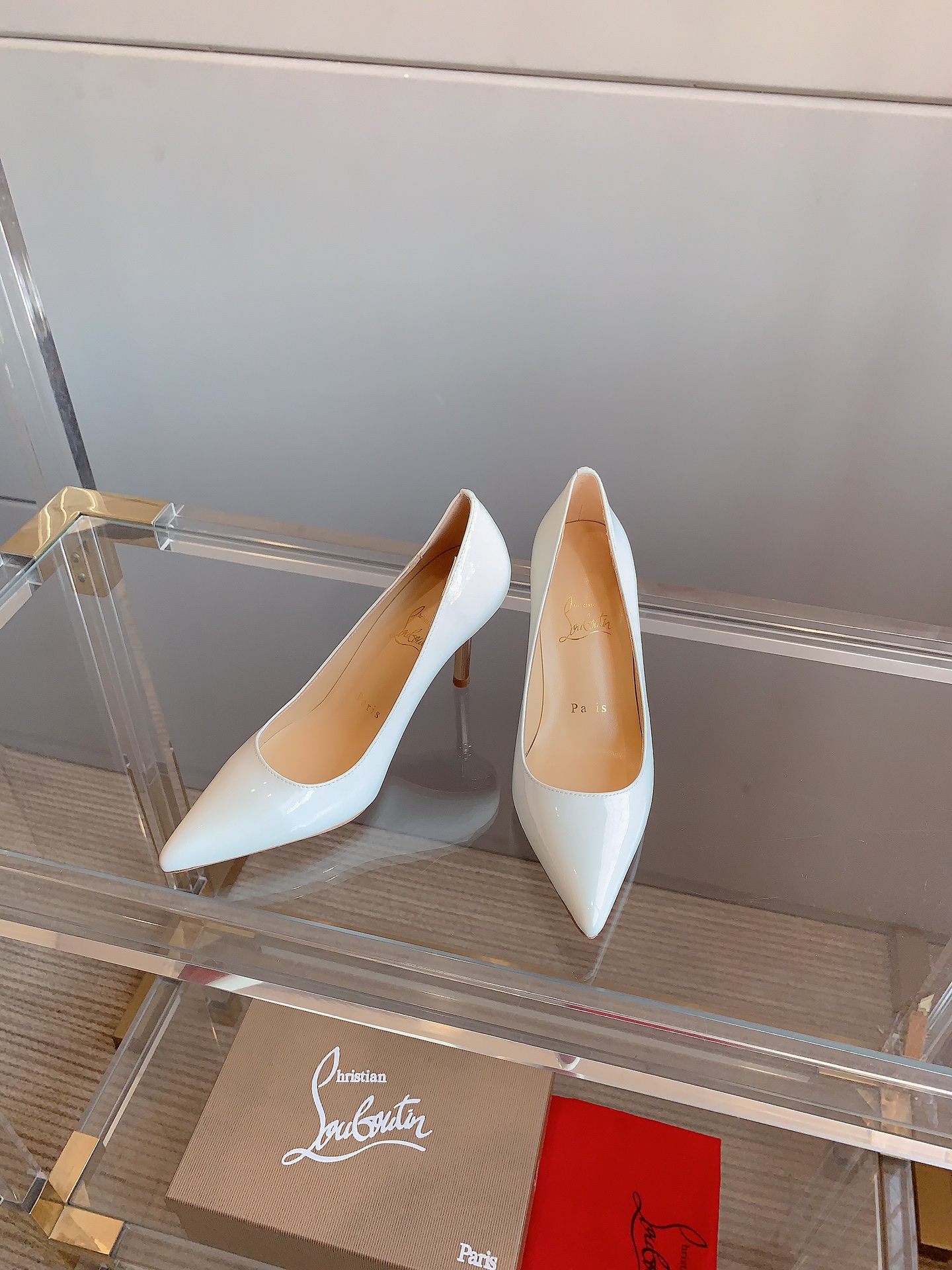 NO:442549,Christian Loubouti* New red-soled high heels, smooth curves outline the graceful style, showing off the sexy style, a thousand-year-old classic model, cowhide, inner footbed sheepskin, original imported AR1 top-grade leather outsole, heel height 8.5cm, size 35-39 (customized for 34.40.41.42.43), high heels, high heels, cowhide, sheepskin, Leather soles19860909Christian Loubouti* 新款红底高跟鞋 流畅的曲线勾勒曼妙风情 尽显性感风姿 万年经典款 鞋面牛皮 内里垫脚羊皮 原版进口AR1顶级真皮大底 跟高8.5cm 尺码35-39（34.40.41.42.43定做）,高跟鞋,high heels,cowhide,sheepskin,Leather soles,Women's Shoes