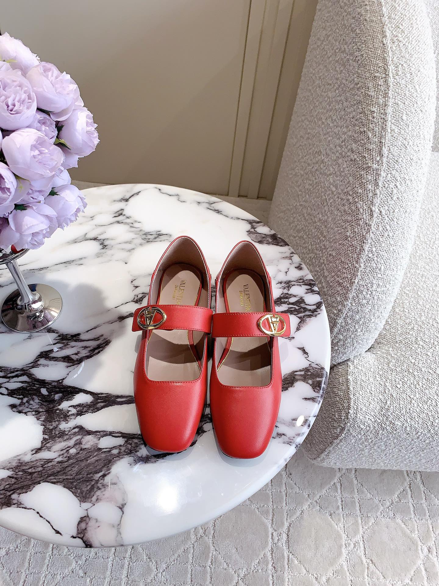 Valentin’s New Mary Jane Flats: Bright, Sweet, Perfect for Plant Lovers! - 图片 1