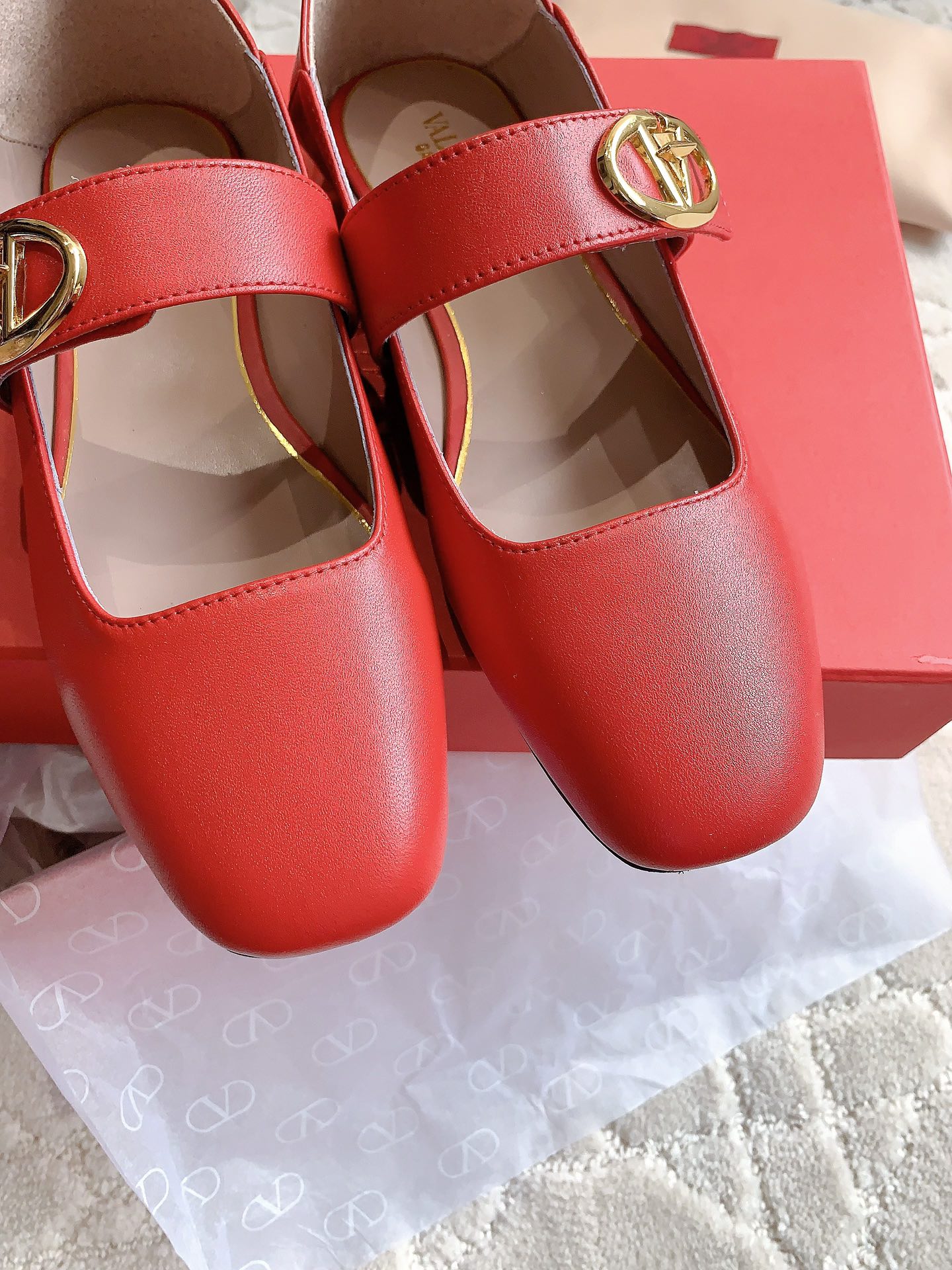 Valentin’s New Mary Jane Flats: Bright, Sweet, Perfect for Plant Lovers! - 图片 5