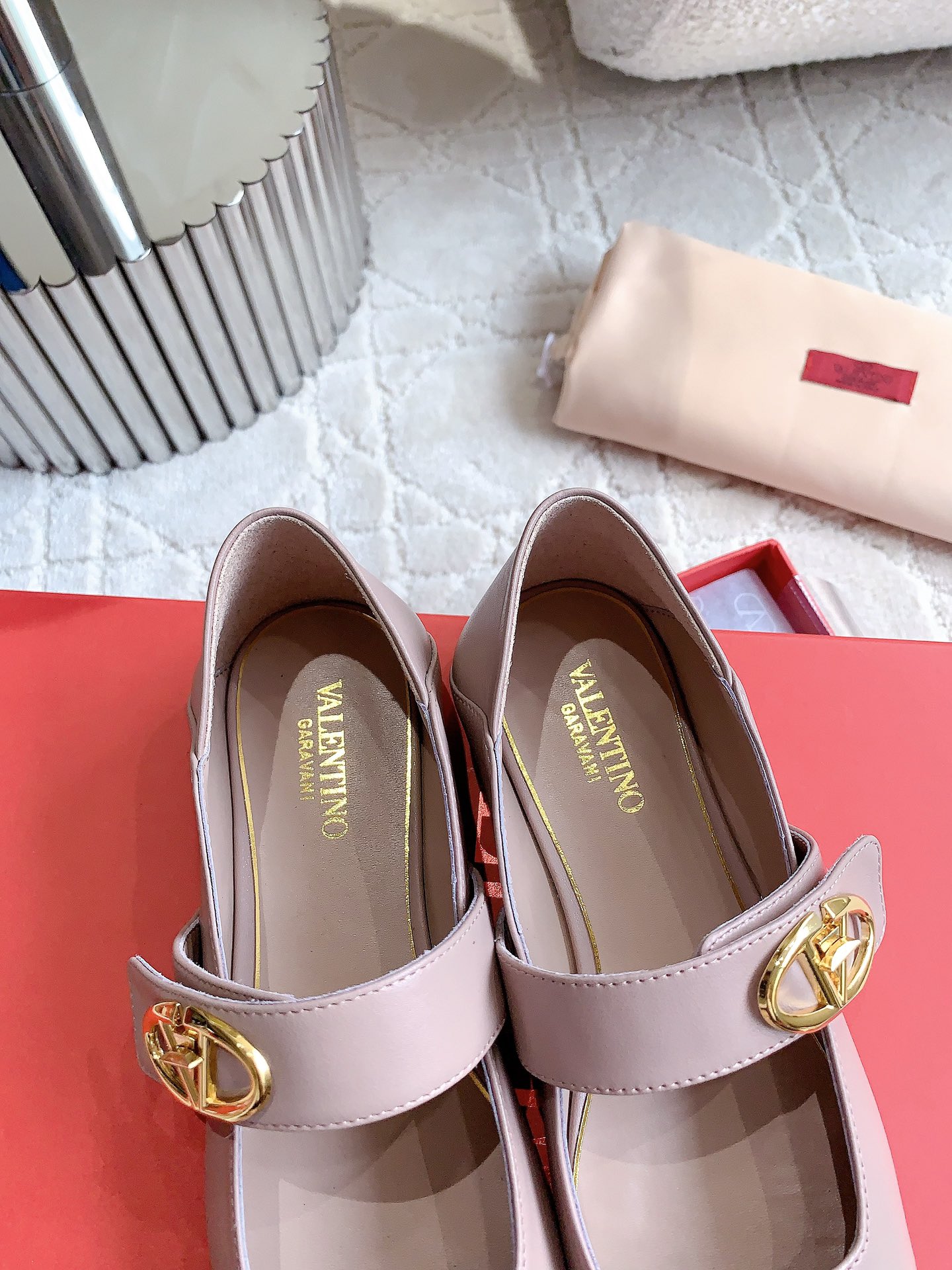 Valentin’s New Mary Jane Flats: Stylish, Bright, and Salty Dream Shoes. - 图片 5