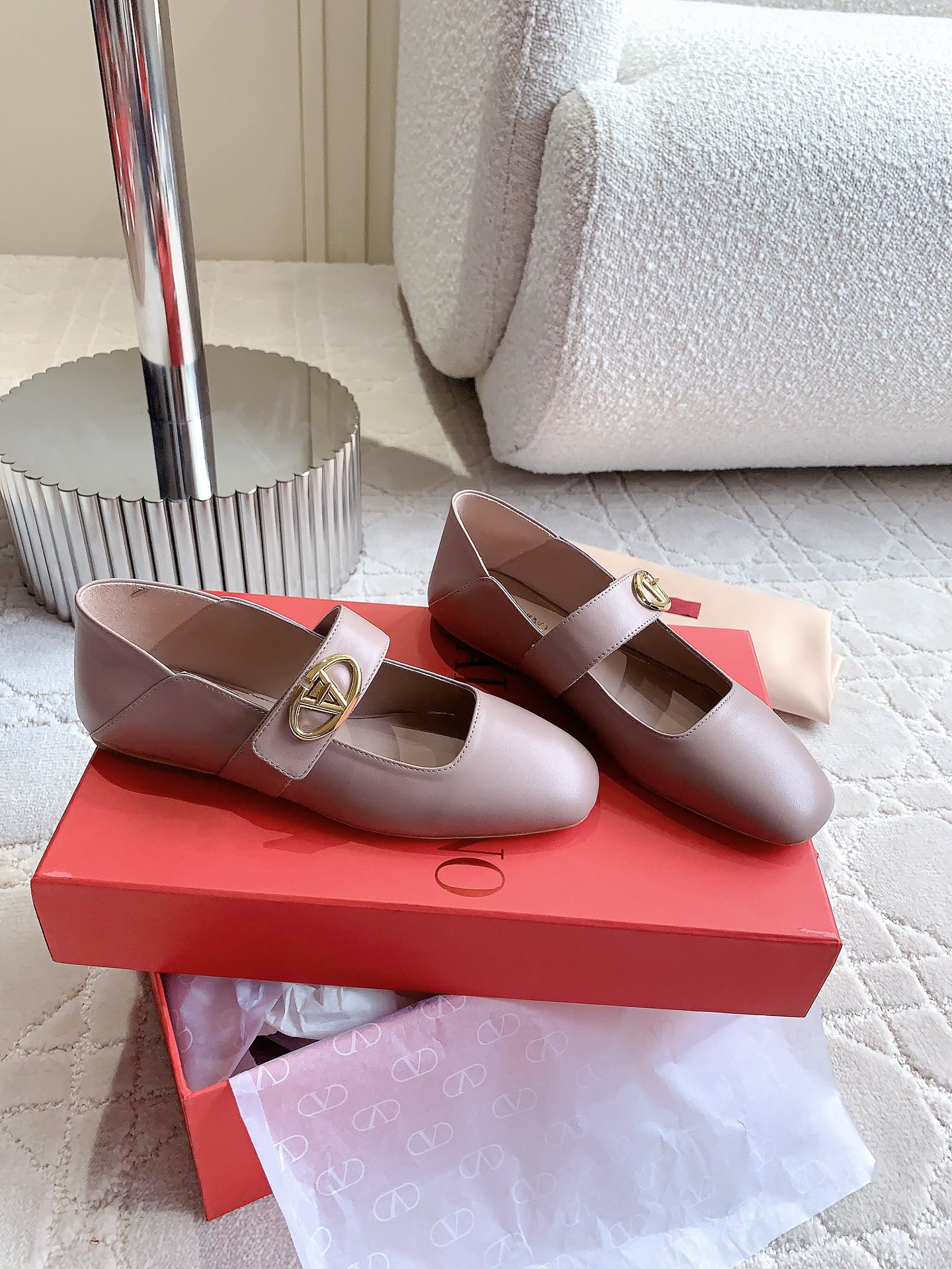 Valentin’s New Mary Jane Flats: Stylish, Bright, and Salty Dream Shoes. - 图片 4