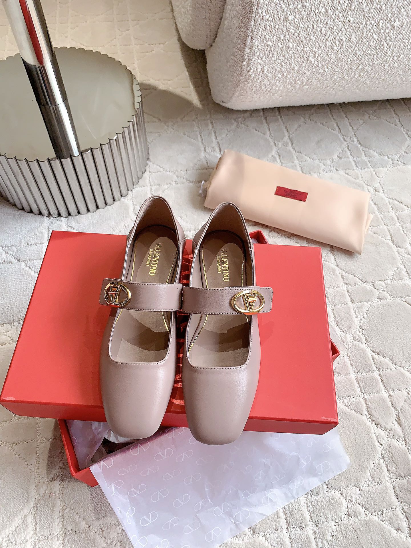 Valentin’s New Mary Jane Flats: Stylish, Bright, and Salty Dream Shoes. - 图片 3