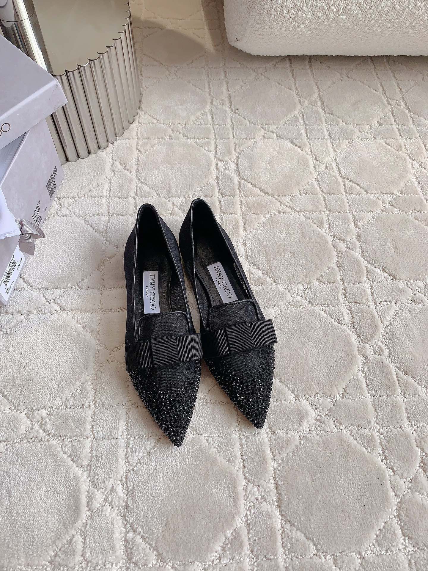 Jimmy Choo’s High-Quality Custom Water-Drilling Shoes: Original Design and Top Quality - 图片 3