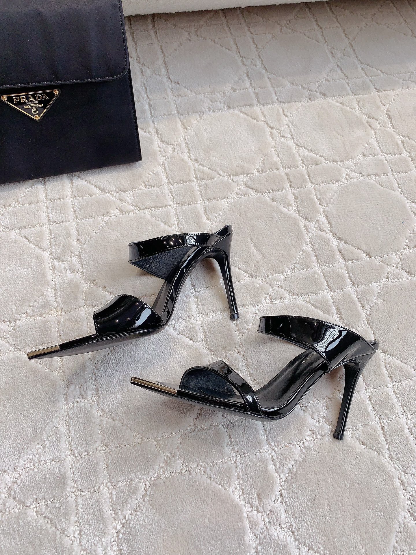 New Original Giuseppe Zanotti Heels: Sharp and Star-Studded Fashion Statement - 图片 5
