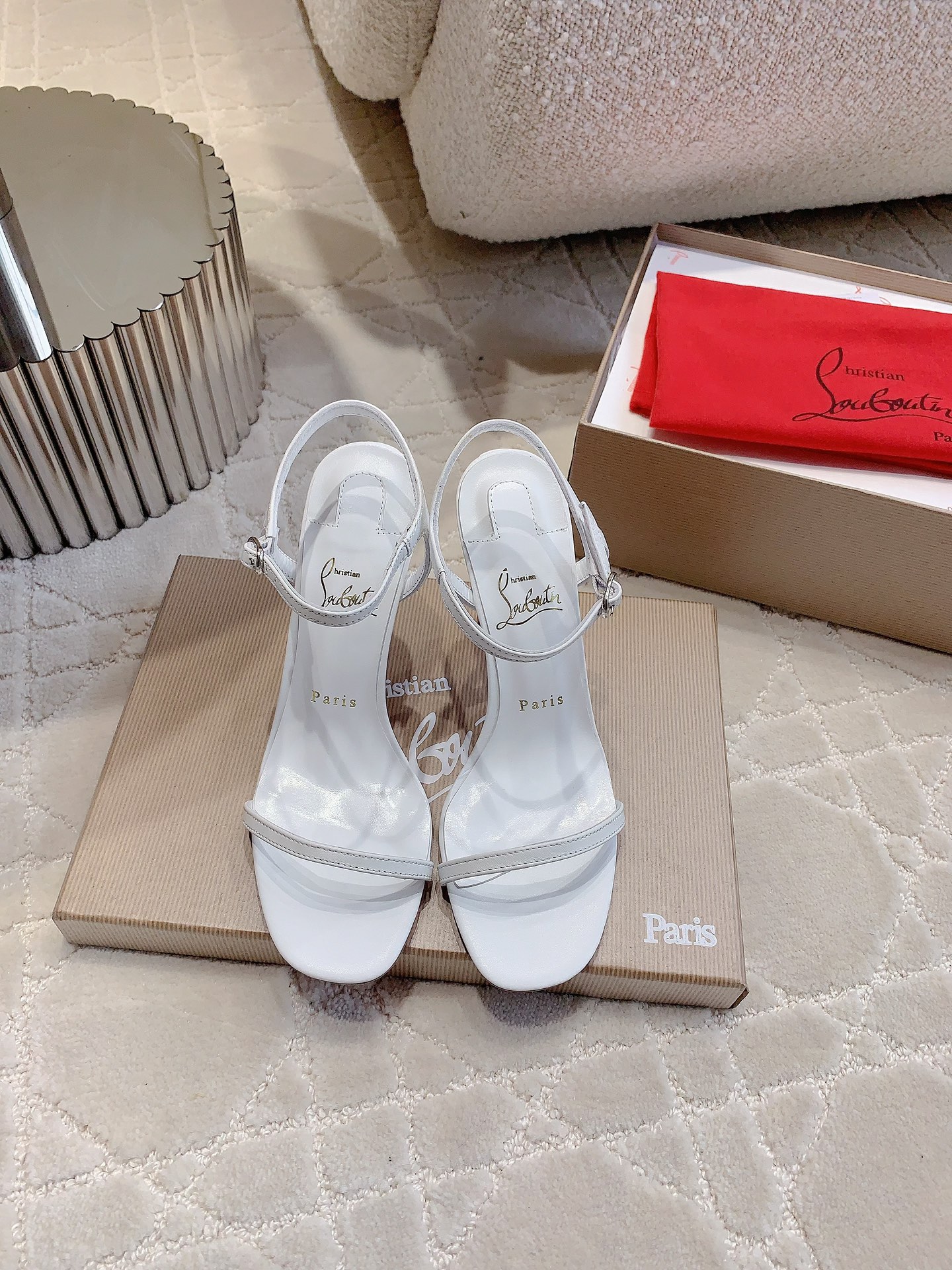 NO:442523,Christian Loubouti* New high-heeled sandals Simple one-strip design Fluid curves outline the graceful style, showing off the sexy style, A thousand-year classic model, cowhide, inner footbed sheepskin, original imported AR1 top-grade leather outsole, heel height 10cm, size 35-39 (customized for 34.40.41.42.43), high heels, sandals, high heels, cowhide, sheepskin, Leather soles19860909Christian Loubouti* 新款高跟凉鞋 简约一字带设计 流畅的曲线勾勒曼妙风情 尽显性感风姿 万年经典款  鞋面牛皮 内里垫脚羊皮 原版进口AR1顶级真皮大底 跟高10cm 尺码35-39（34.40.41.42.43定做）,高跟鞋,sandals,high heels,cowhide,sheepskin,Leather soles,Women's Shoes