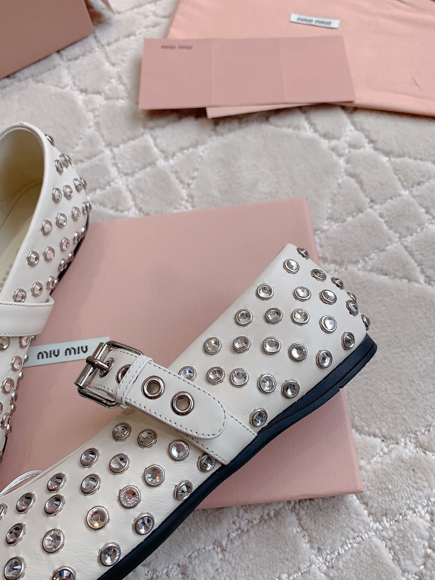 Luxurious Miu Ballet Flats: Sweet and Cool Dream Shoes with Salty Skin Texture. - 图片 8