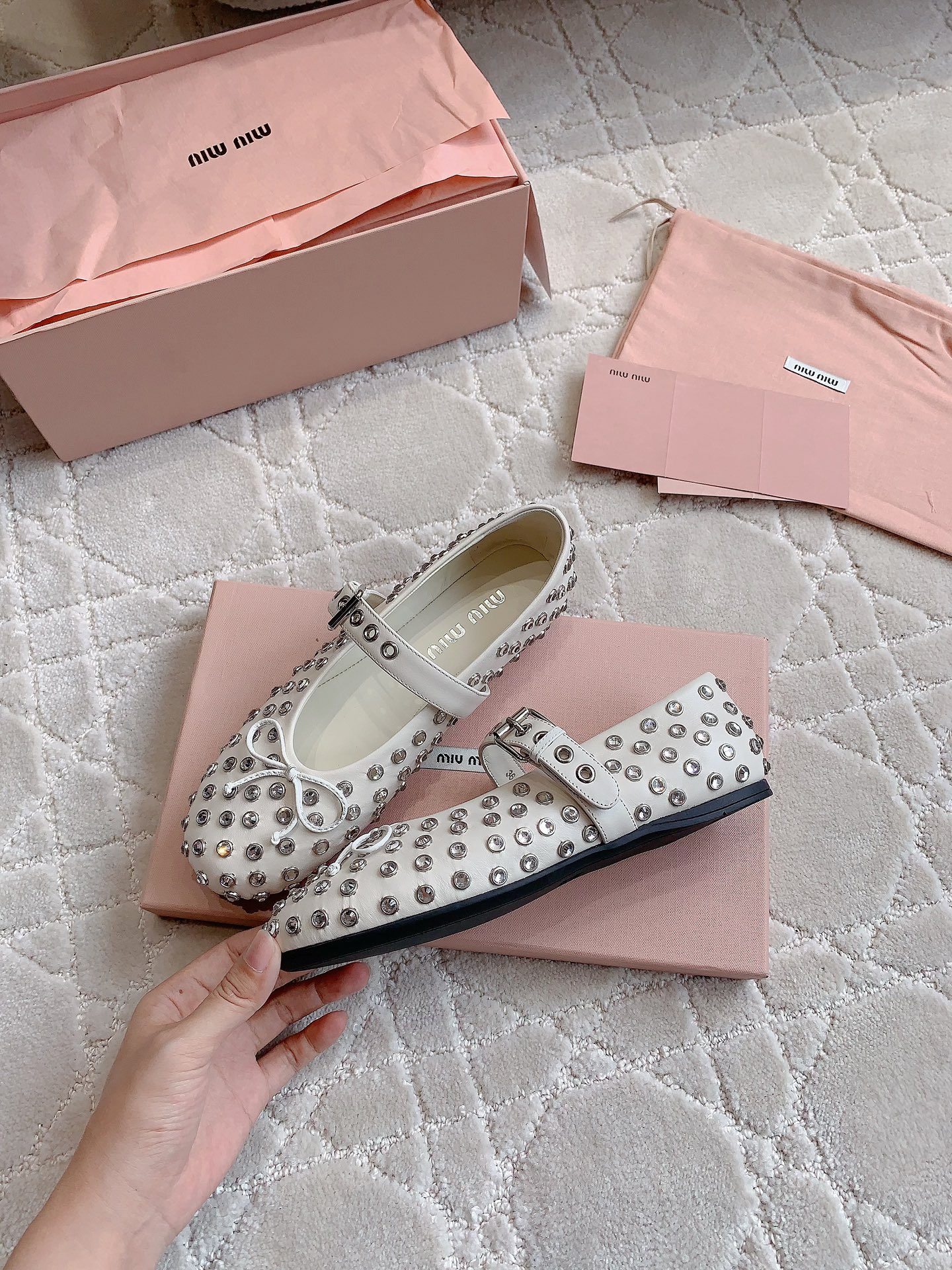 Luxurious Miu Ballet Flats: Sweet and Cool Dream Shoes with Salty Skin Texture. - 图片 5