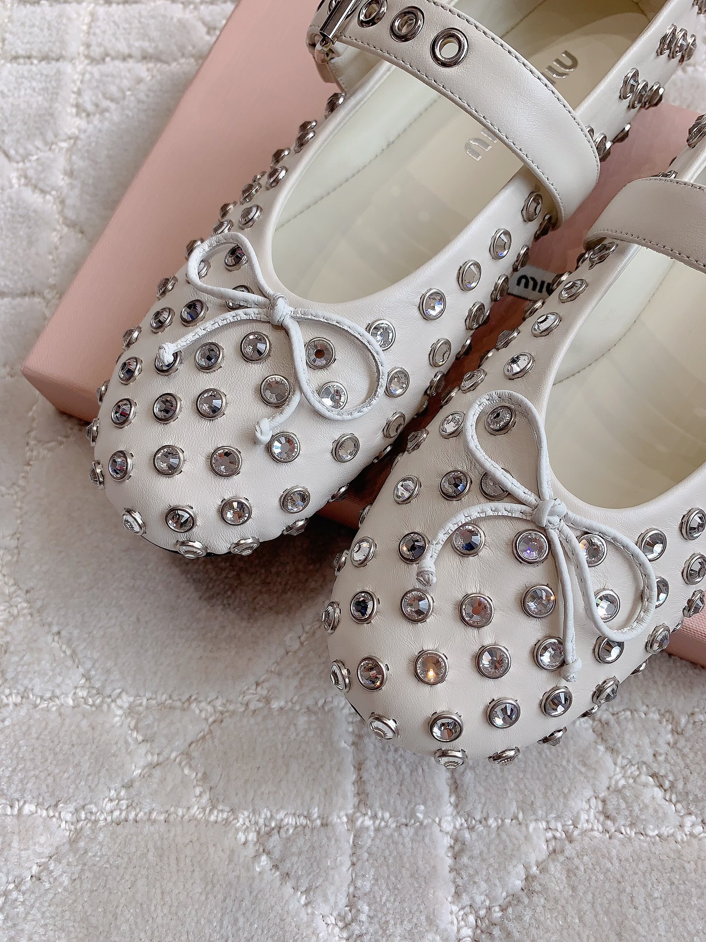 Luxurious Miu Ballet Flats: Sweet and Cool Dream Shoes with Salty Skin Texture. - 图片 6