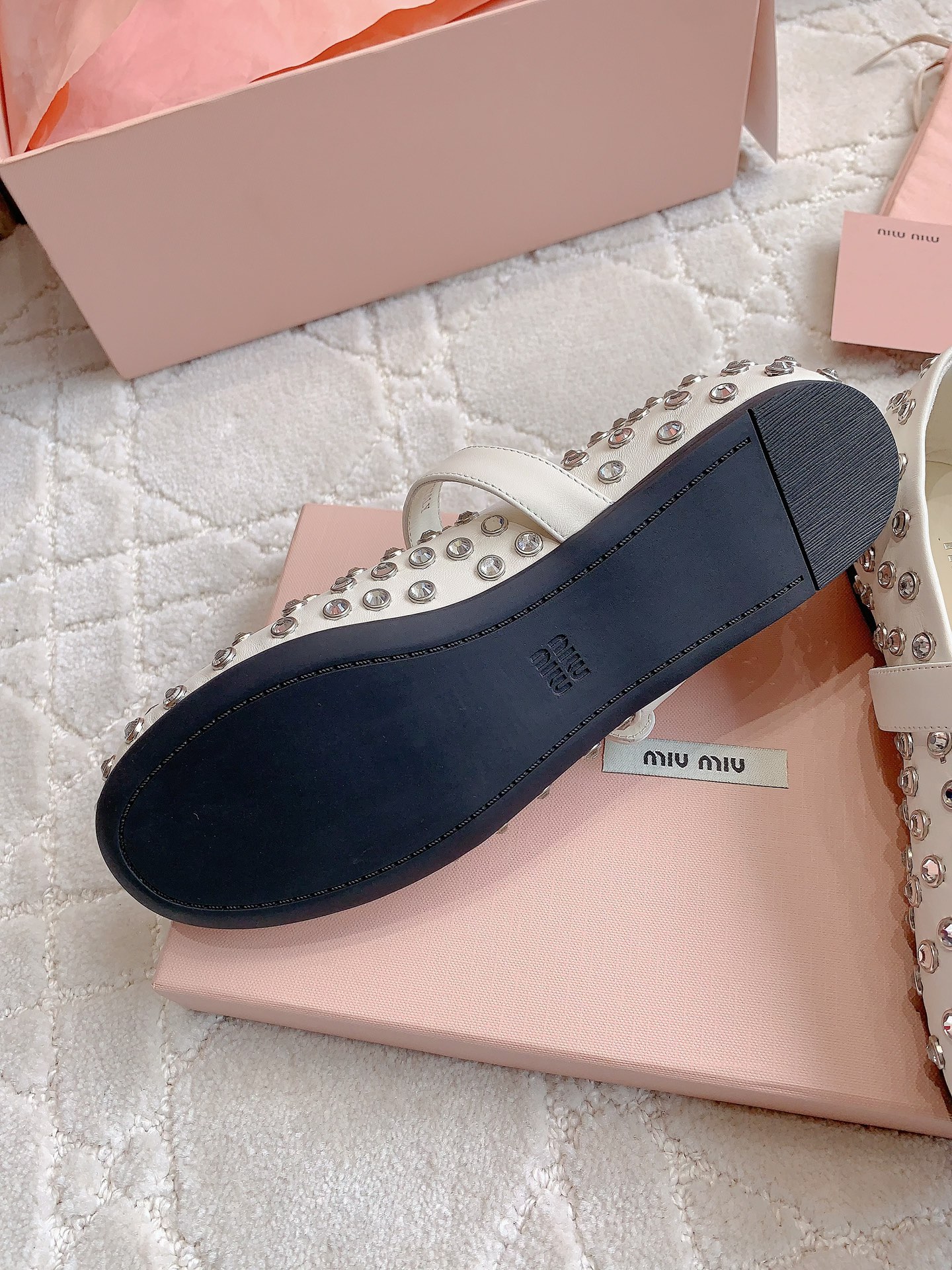 Luxurious Miu Ballet Flats: Sweet and Cool Dream Shoes with Salty Skin Texture. - 图片 9