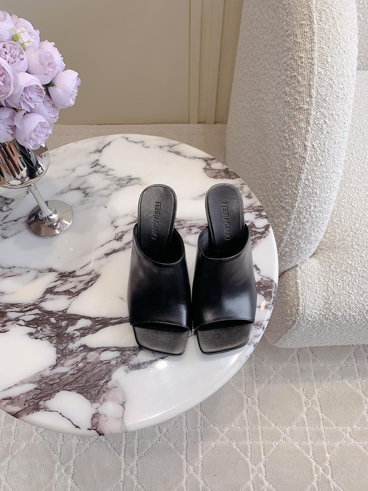 Ferragamo’s Stylish 588 High-Heel Sandals with Signature Logo Heel. - 图片 2