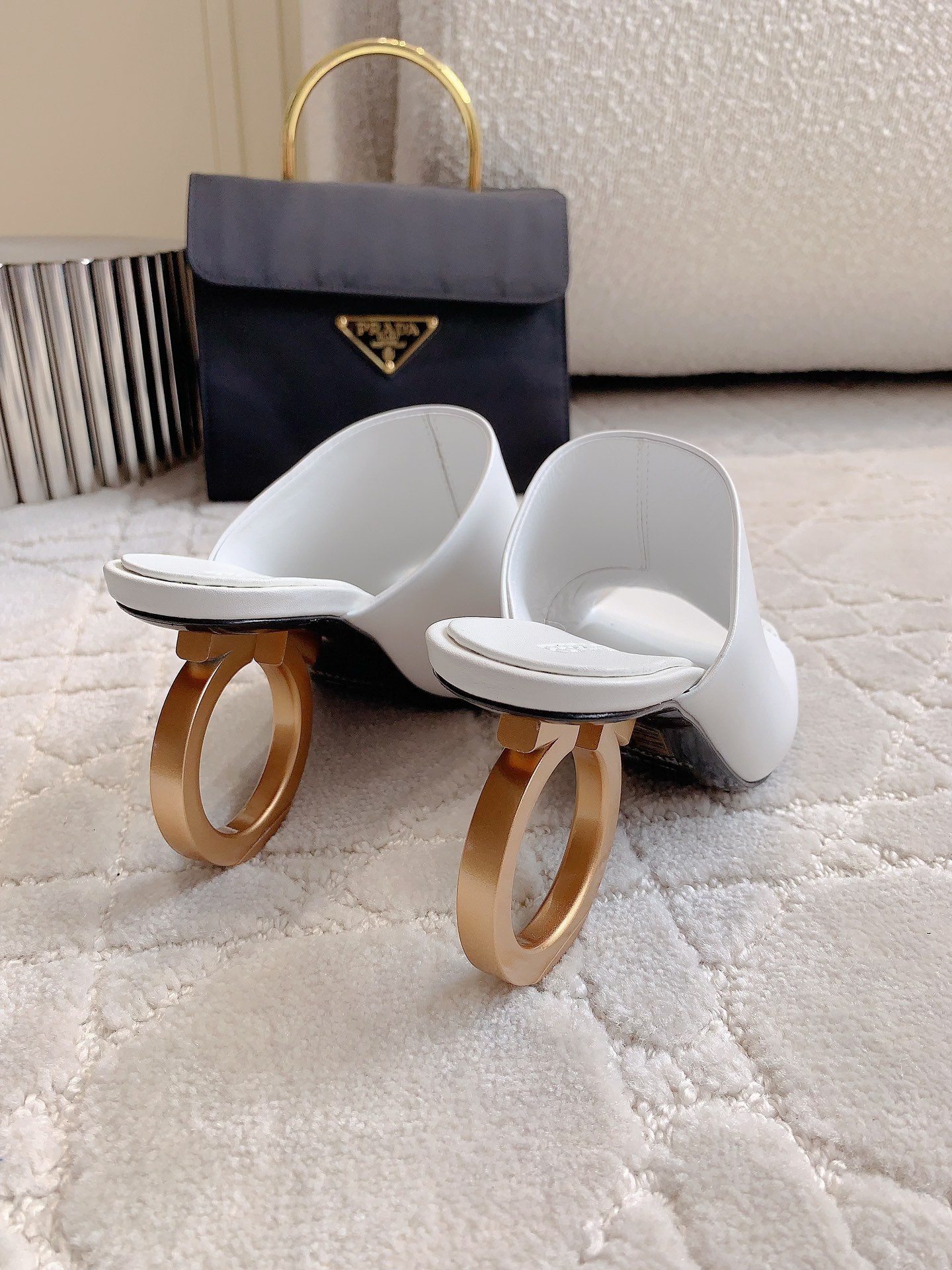 Ferragamo’s 588 High-Heel Sandals: Italian Luxury with Star Quality - 图片 7