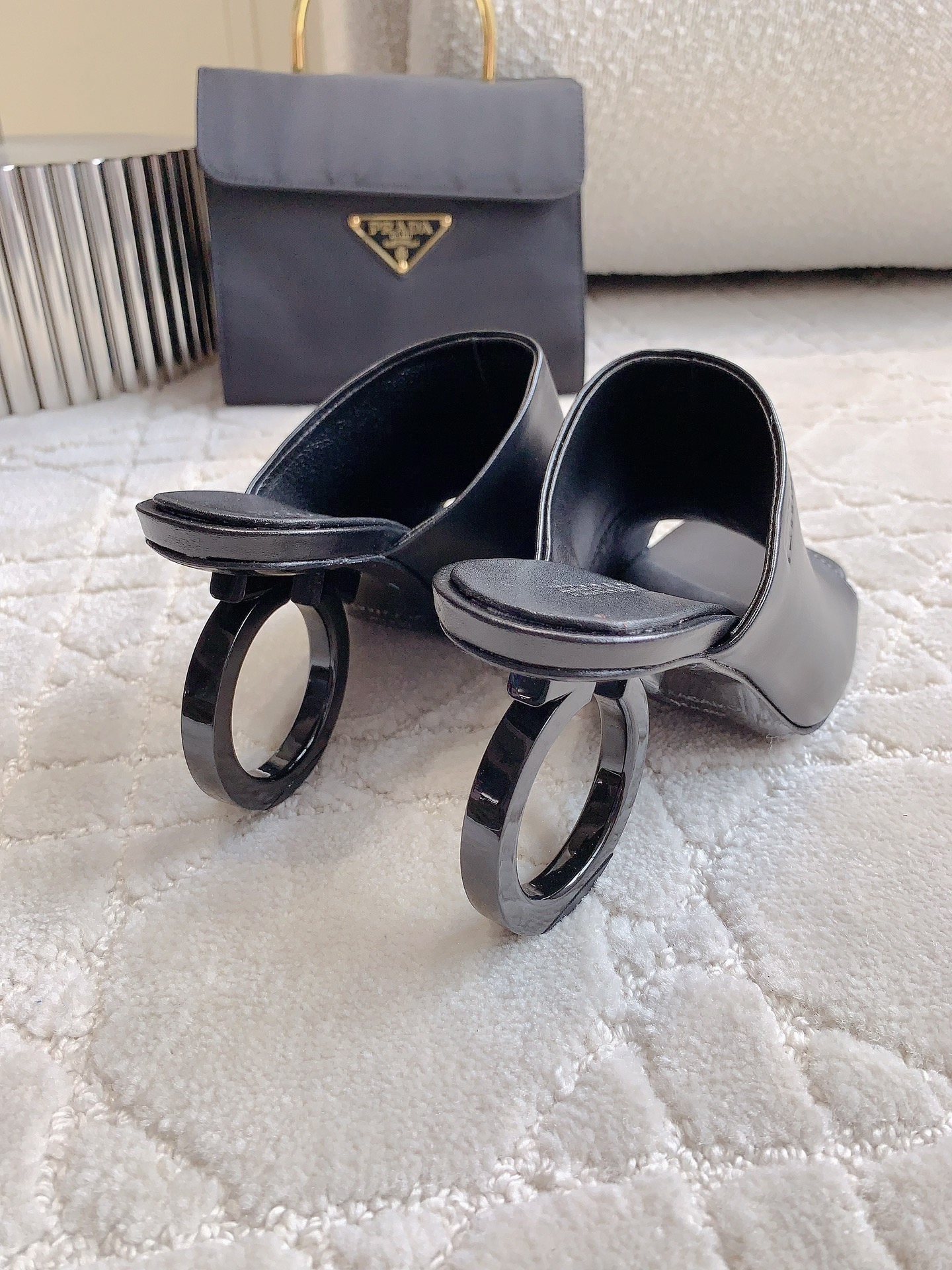 Ferragamo’s Stylish 588 High-Heel Sandals with Signature Logo Heel. - 图片 7