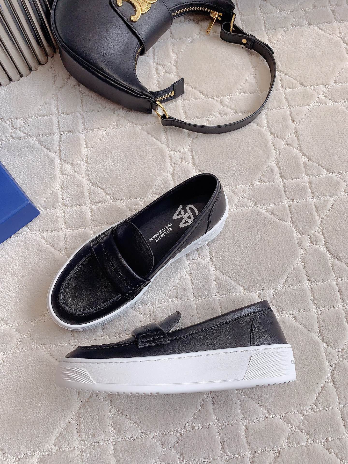 It’s worth 750. Stuart Weitzma’s new Happy Shoes. Shoe-skin, foot-skin inside - 图片 4