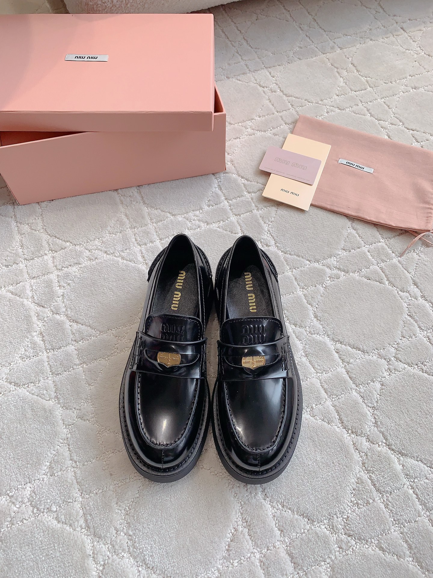 MiuMiu Chaussures Loafers Cuir de vache Peau mouton