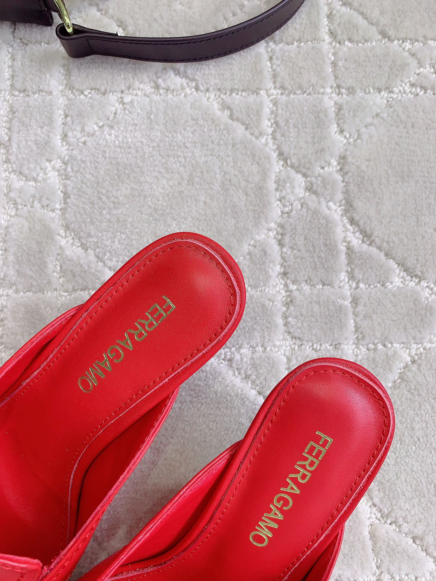 Ferragam’s Elegant Monolithic Half-Shoe in Oxen Skin, Size 35-39: A Fashionable Delight - 图片 7