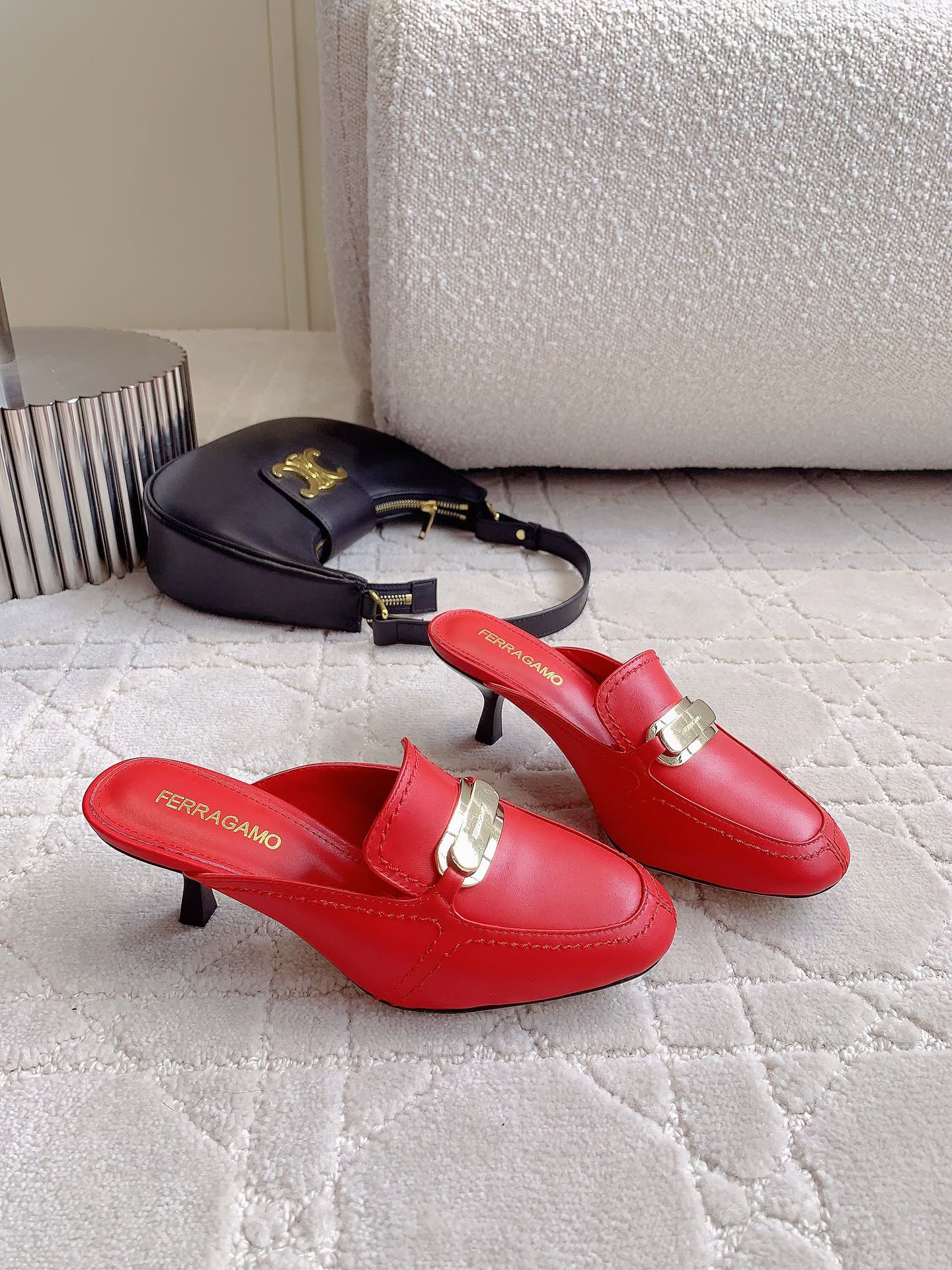 Ferragam’s Elegant Monolithic Half-Shoe in Oxen Skin, Size 35-39: A Fashionable Delight