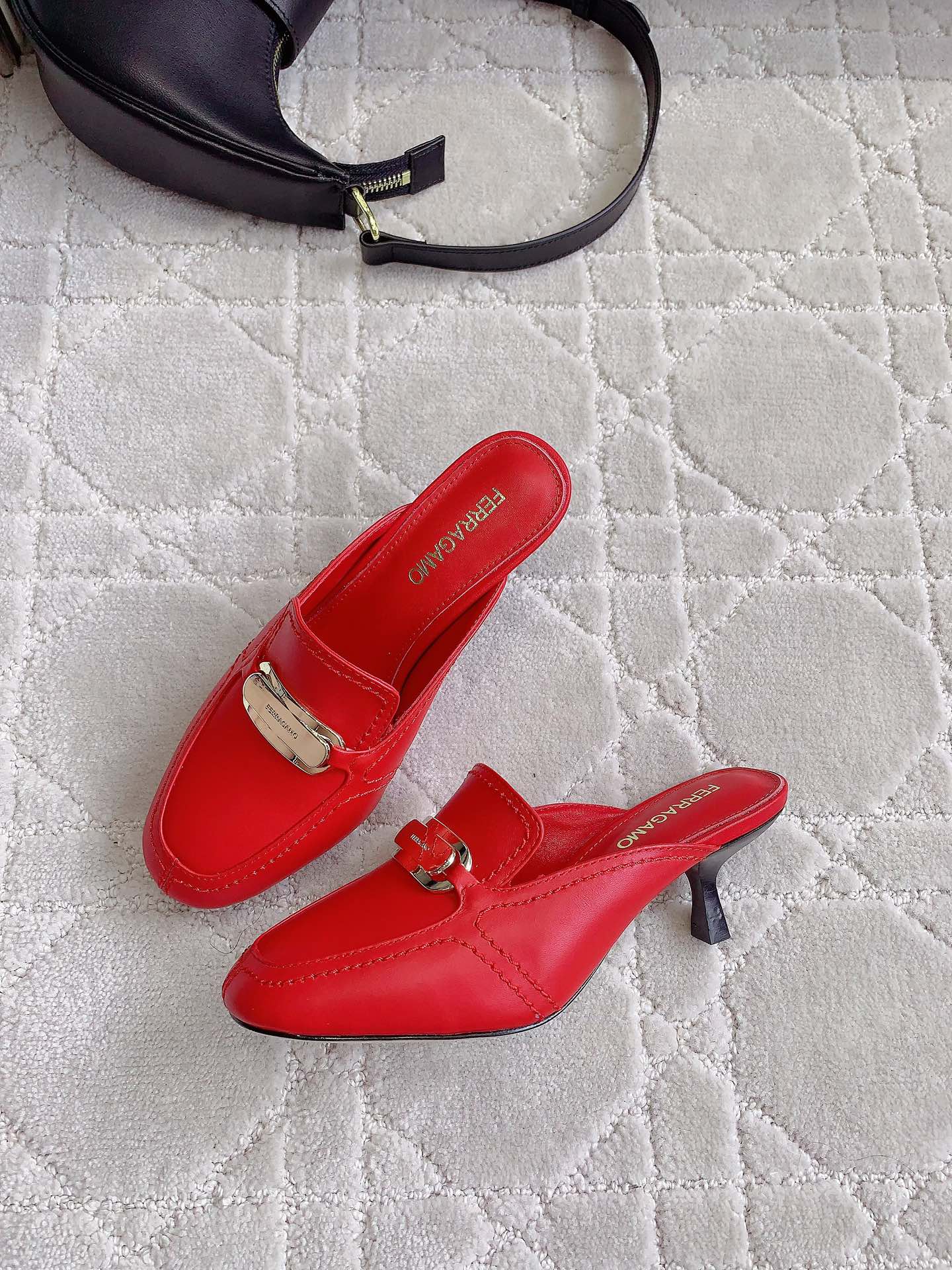 Ferragam’s Elegant Monolithic Half-Shoe in Oxen Skin, Size 35-39: A Fashionable Delight - 图片 5
