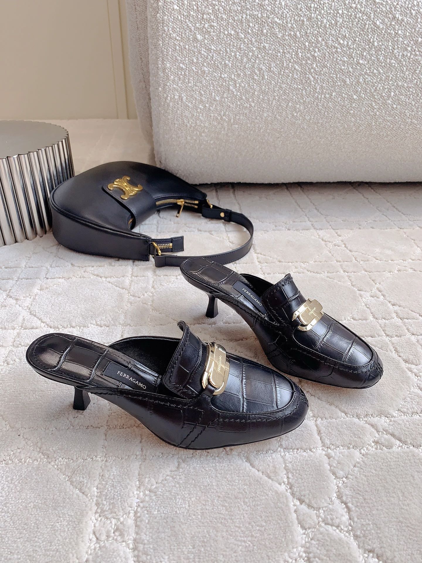 Ferragam’s Elegant Monolithic Half-Shoe in Size 35-39 with Oxen Skin and Italian Leather