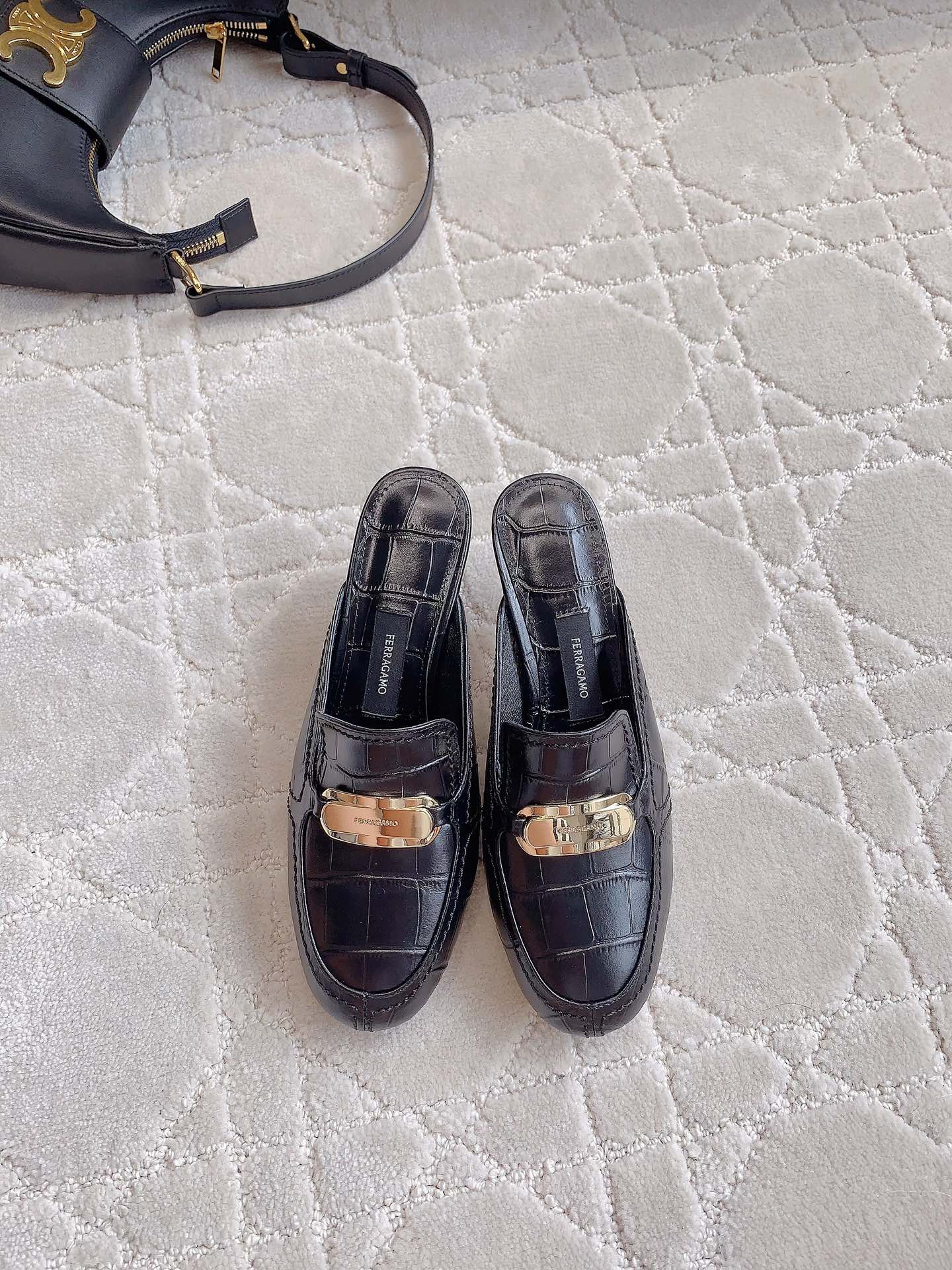 Ferragam’s Elegant Monolithic Half-Shoe in Size 35-39 with Oxen Skin and Italian Leather - 图片 4