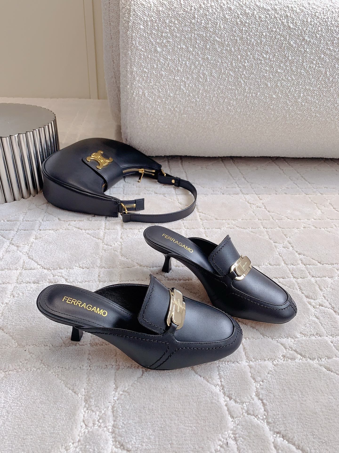 Ferragam’s Stylish Monolithic Half-Shoe in Oxen Skin with Italian Leather Insets