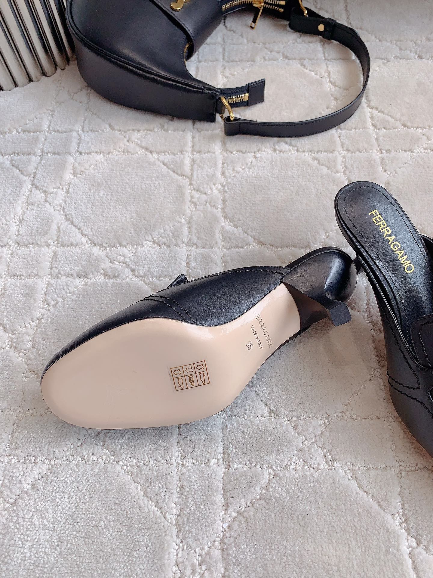 Ferragam’s Stylish Monolithic Half-Shoe in Oxen Skin with Italian Leather Insets - 图片 9