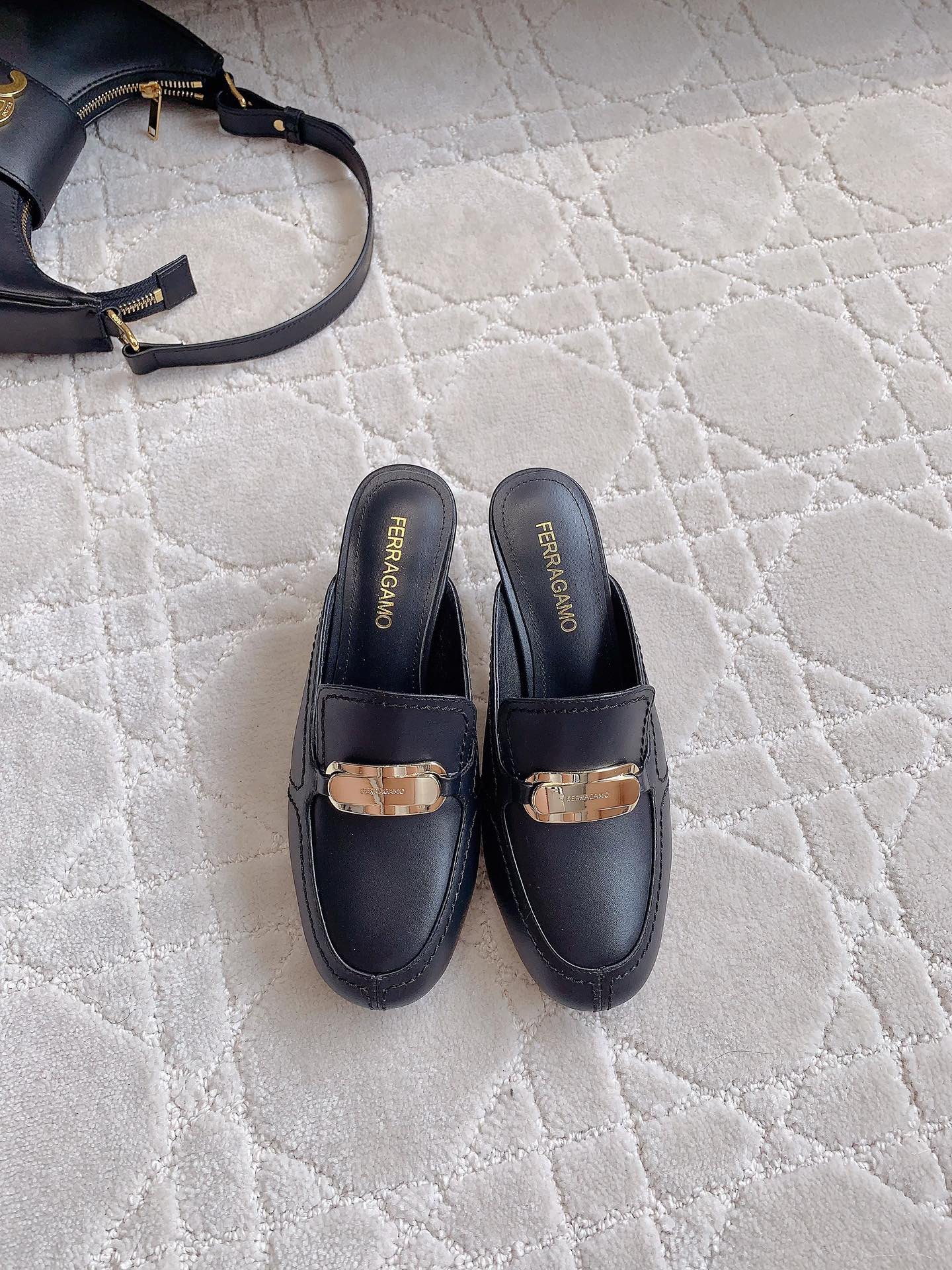 Ferragam’s Stylish Monolithic Half-Shoe in Oxen Skin with Italian Leather Insets - 图片 4