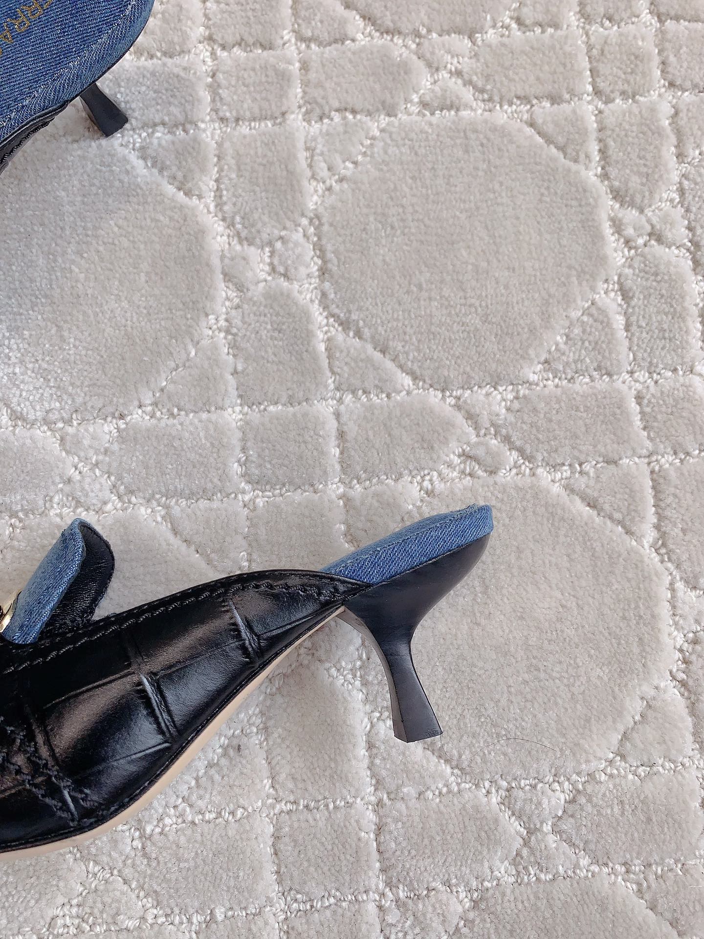 Ferragam’s Elegant Monolithic Half-Shoe in Oxen Skin, Size 35-39, Italian Leather - 图片 8