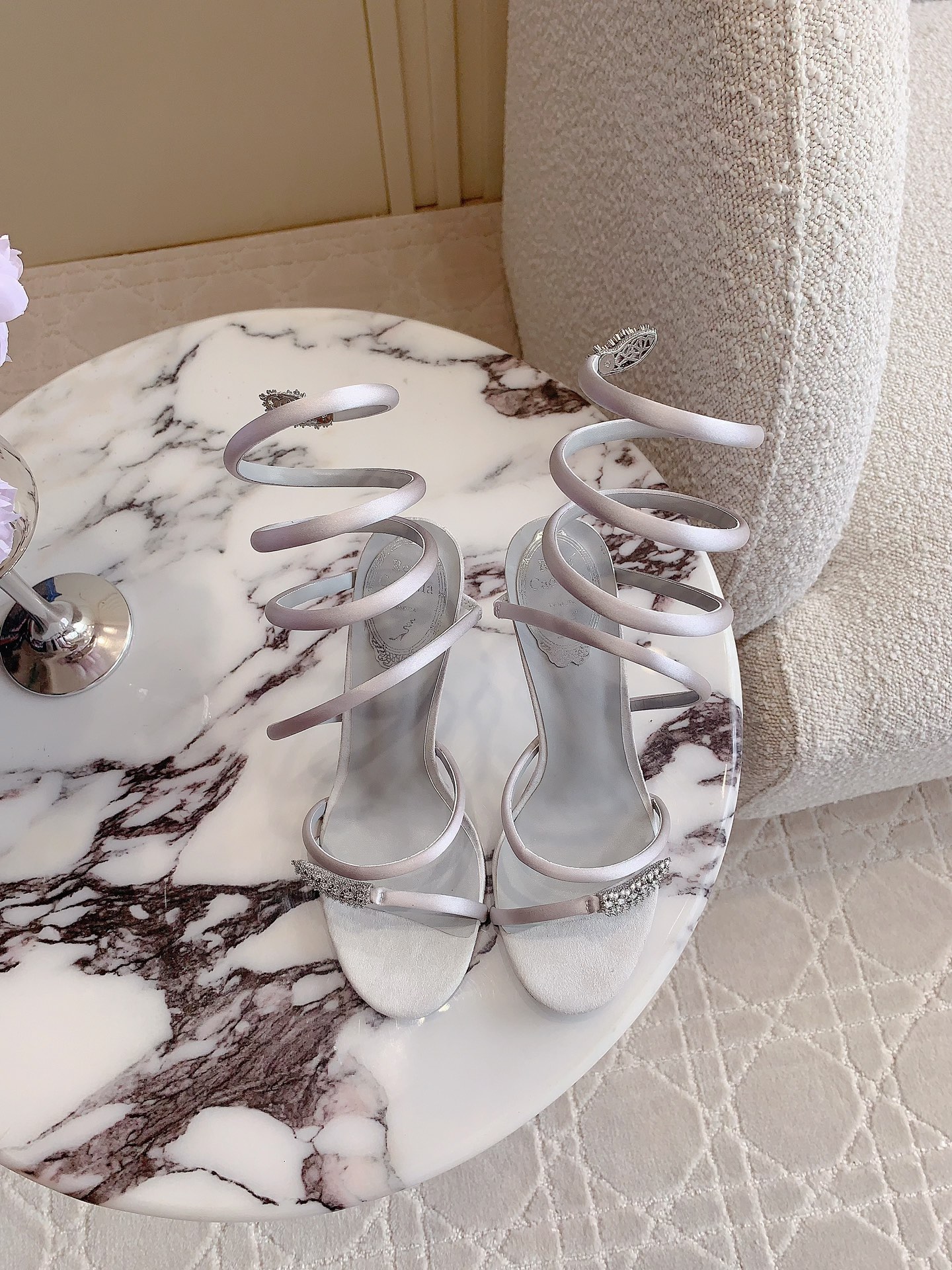 NO:876464,Ren* Caovill* new snake-shaped rhinestone high-heeled sandals. The ever-fairy snake-shaped strap wraps around the ankle. Exquisite and sparkling, showing unique details and dazzling marks~~ Silk upper, sheepskin lining, Italian leather outsole, heel height 9.5cm, size 35-39 (34 40 41 42 43 customized), high-heeled sandals, sandals, high heels, sheepskin, real silk, Leather soles19860909Ren* Caovill*新款蛇形水钻高跟凉鞋 永远仙气十足的蛇形带环绕脚踝 精致闪耀 展现独特的细节与耀眼的印记～～ 鞋面真丝 内里垫脚羊皮 意大利真皮大底 跟高9.5cm  尺码35-39（34 40 41 42 43定做）,高跟鞋凉鞋,sandals,high heels,sheepskin,real silk,Leather soles,Women's Shoes