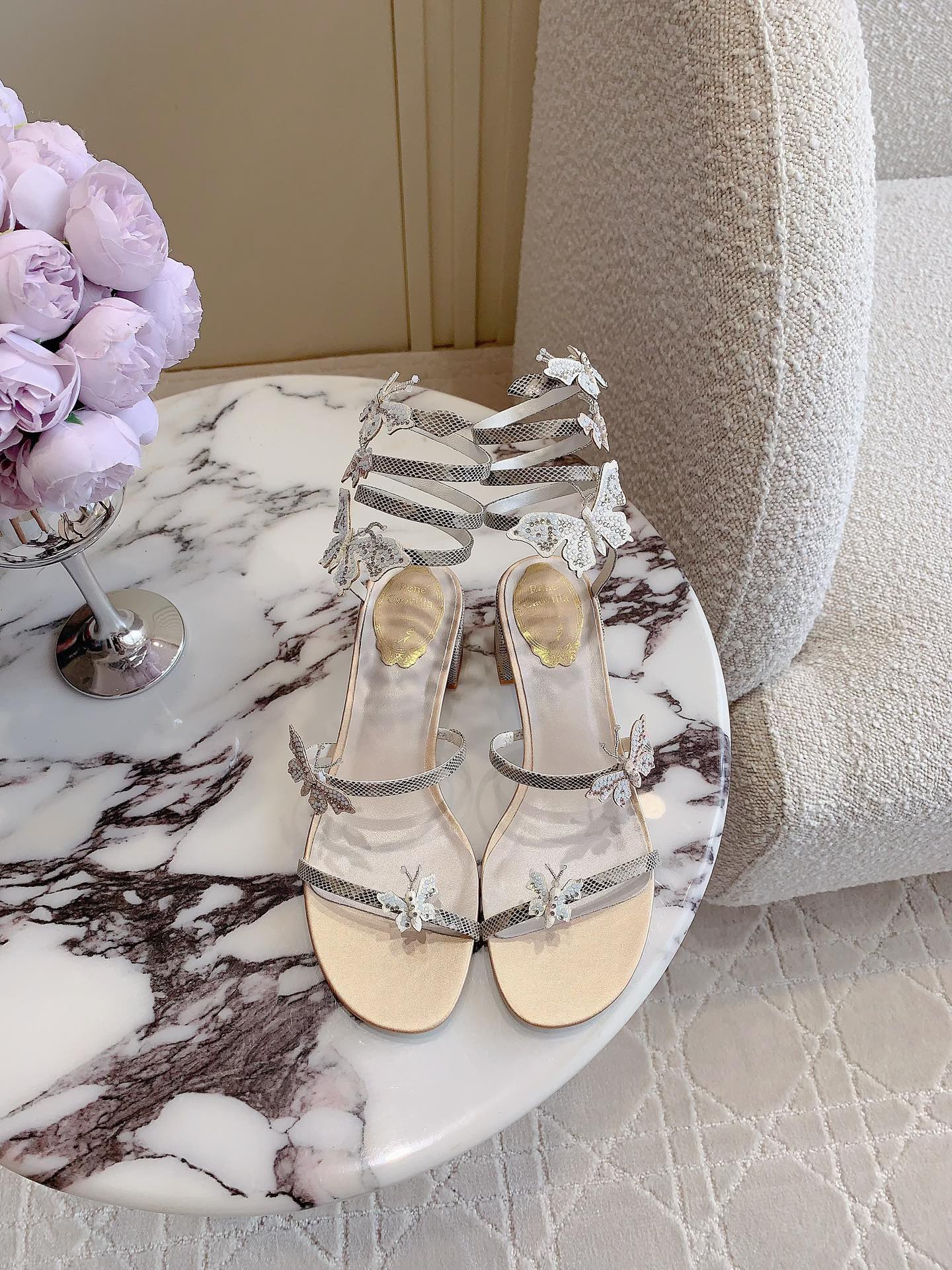 NO:468260,Ren* Caovill* Classic snake-shaped winding high heel sandals Beautiful and lively pure handmade butterfly embellishment to add sweetness Cowhide upper with super flashing rhinestones Inner footbed sheepskin Original uniform flashing silver leather outsole Heel height 4.5cm/9.5cm Size 35-39 (customized for 34, 40, 41, 42, 43), high heels sandals, sandals, high heels, cowhide, sheepskin, Leather soles19860909Ren* Caovill* 经典蛇形缠绕高跟凉鞋 美丽灵动的纯手工蝴蝶点缀 增加甜美气息 鞋面牛皮 搭配超闪水钻 内里垫脚羊皮 原版一致闪银真皮大底 跟高 4.5cm/9.5cm 尺码35-39（34、40、41、42、43定做）,高跟鞋凉鞋,sandals,high heels,cowhide,sheepskin,Leather soles,Women's Shoes