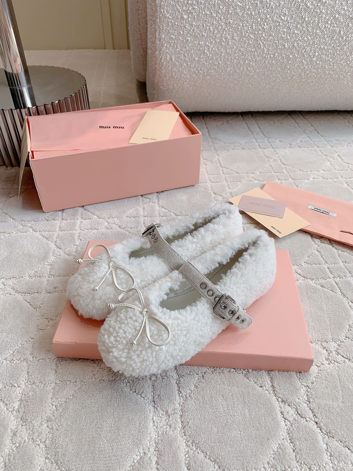 “725 Plant Care Tips & Miu’s Hairy Shoes for Fall/Winter Fashion” - 图片 2