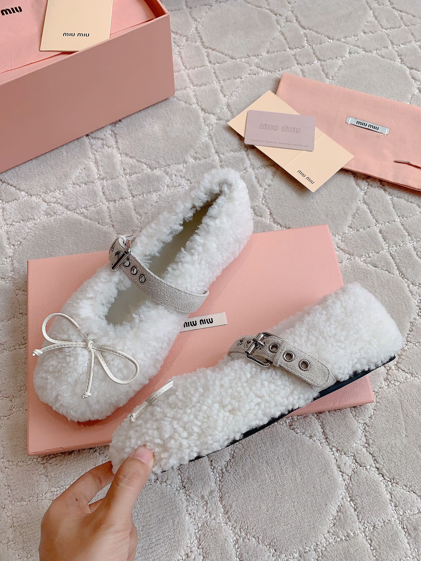 “725 Plant Care Tips & Miu’s Hairy Shoes for Fall/Winter Fashion” - 图片 4