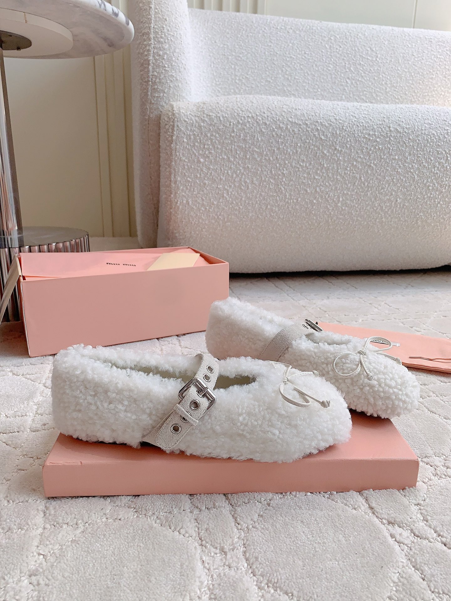 “725 Plant Care Tips & Miu’s Hairy Shoes for Fall/Winter Fashion” - 图片 3