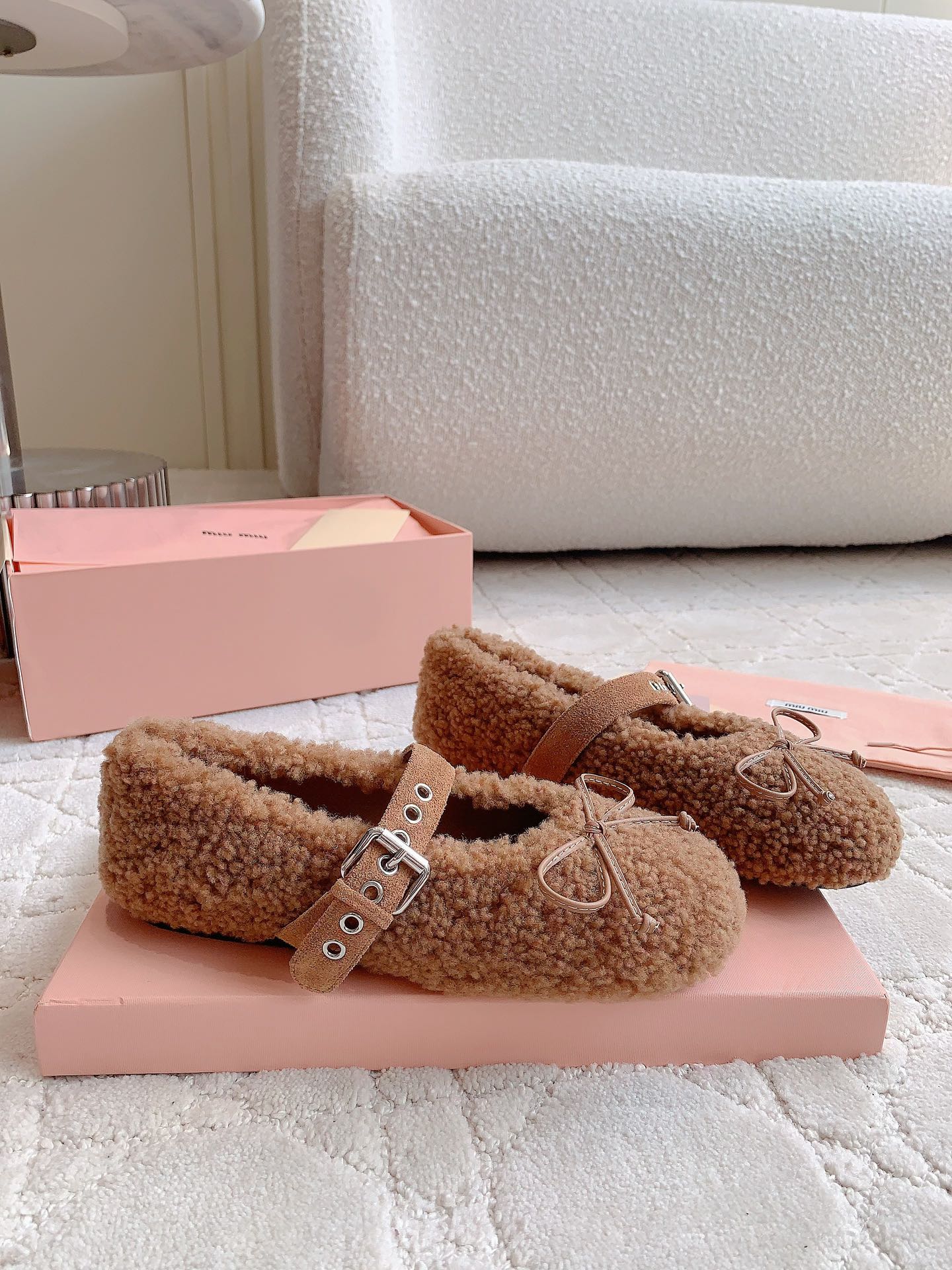 “725 Plant Care Tips and Miu’s Hairy Shoes for Fall/Winter Fashion” - 图片 3