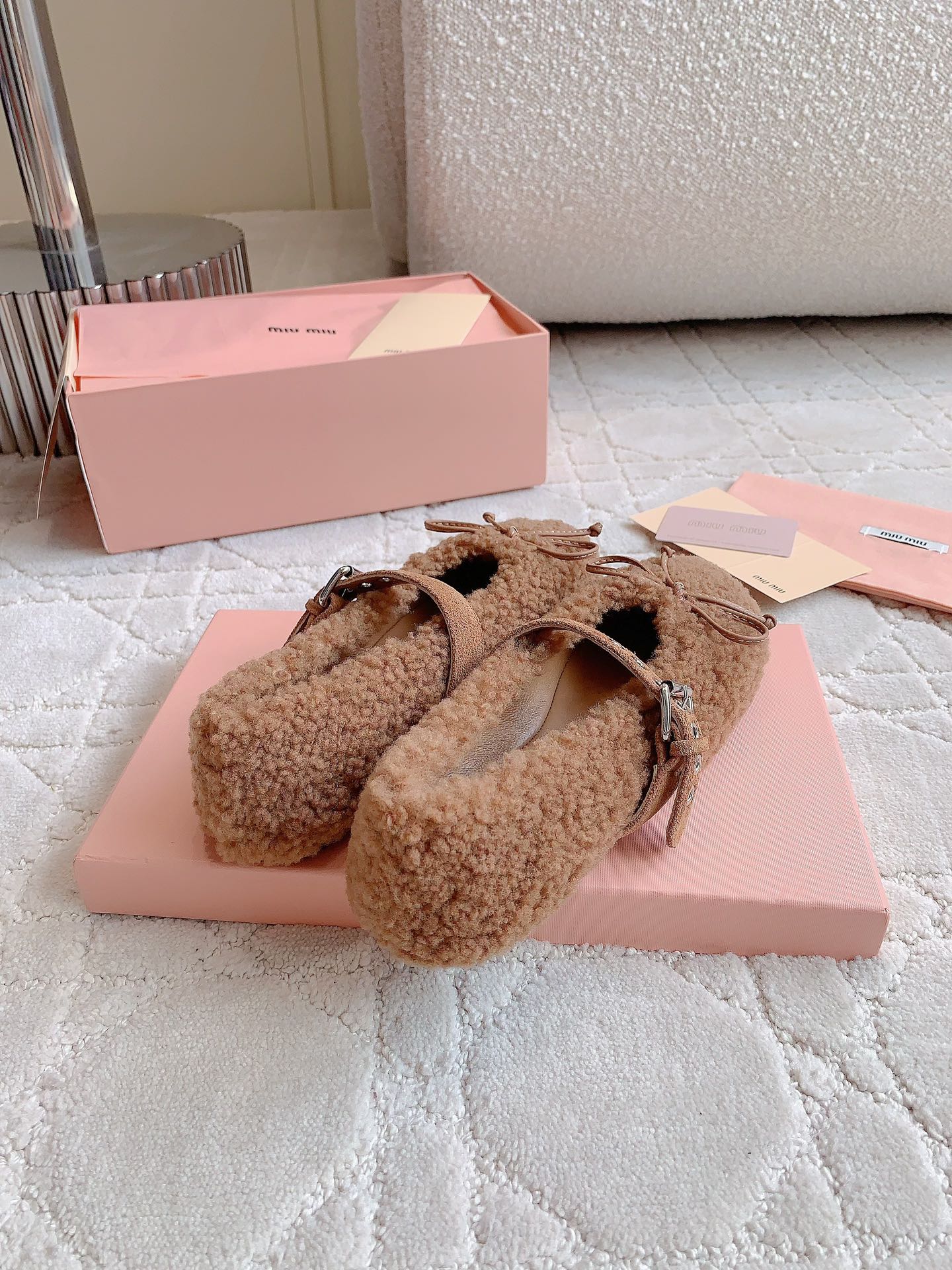 “725 Plant Care Tips and Miu’s Hairy Shoes for Fall/Winter Fashion” - 图片 8