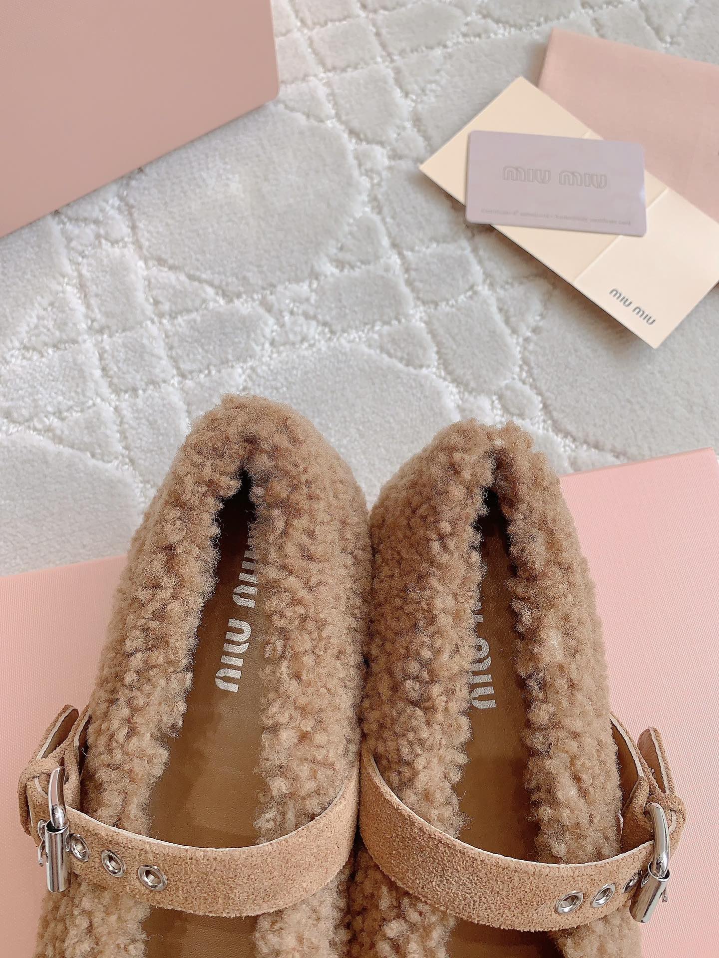 “725 Plant Care Tips and Miu’s Hairy Shoes for Fall/Winter Fashion” - 图片 6