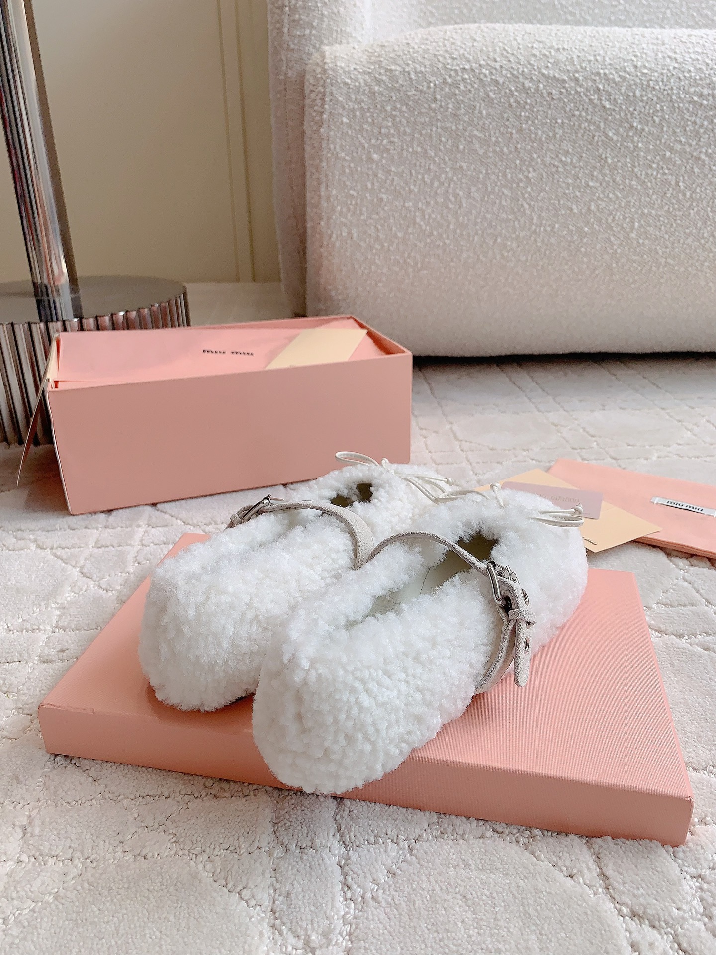 “725 Plant Care Tips & Miu’s Hairy Shoes for Fall/Winter Fashion” - 图片 8