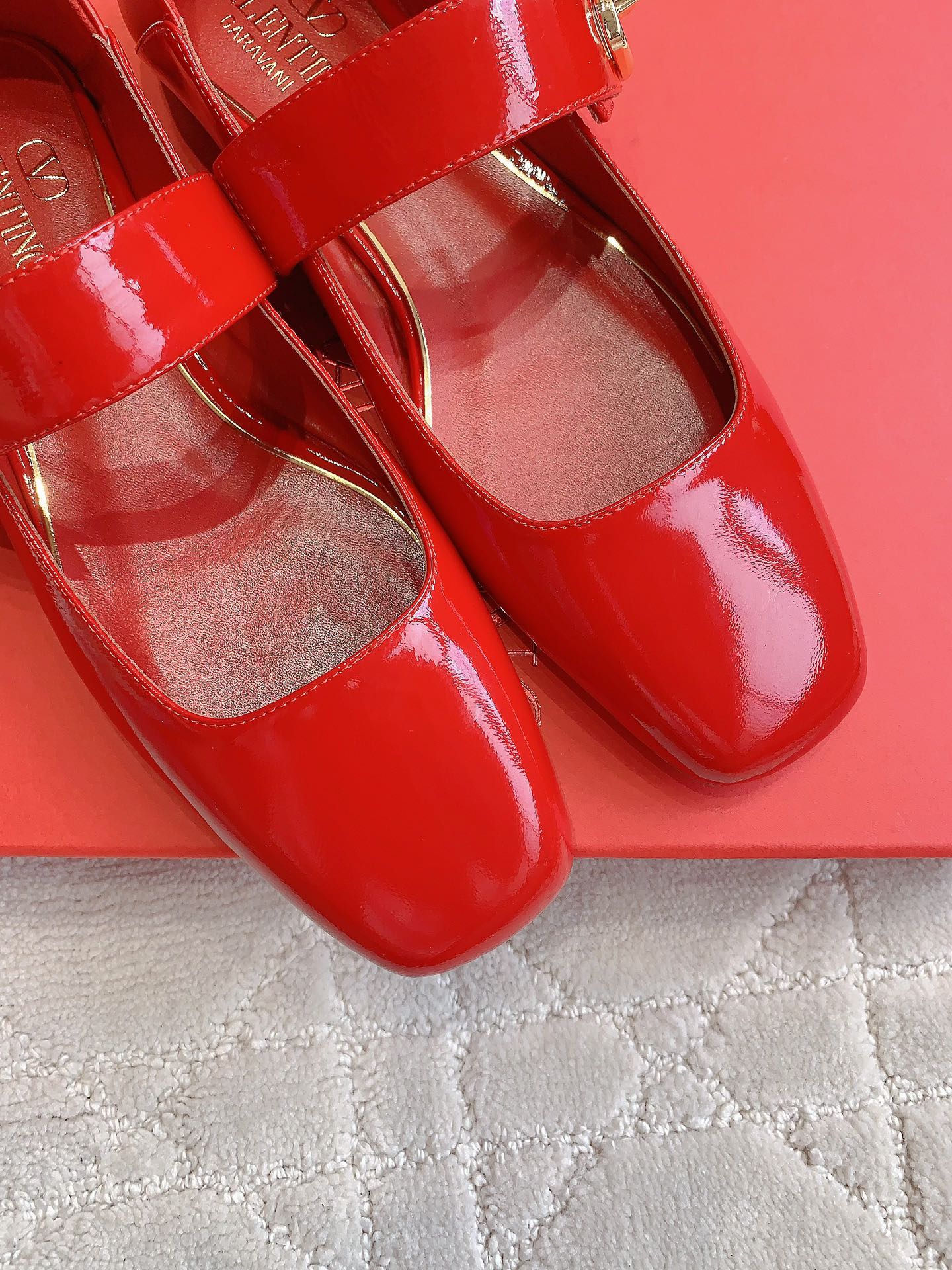 Valentin’s Classic V-Button Mary Jane Flats: Italian Leather, Size 35-39, $750. - 图片 5