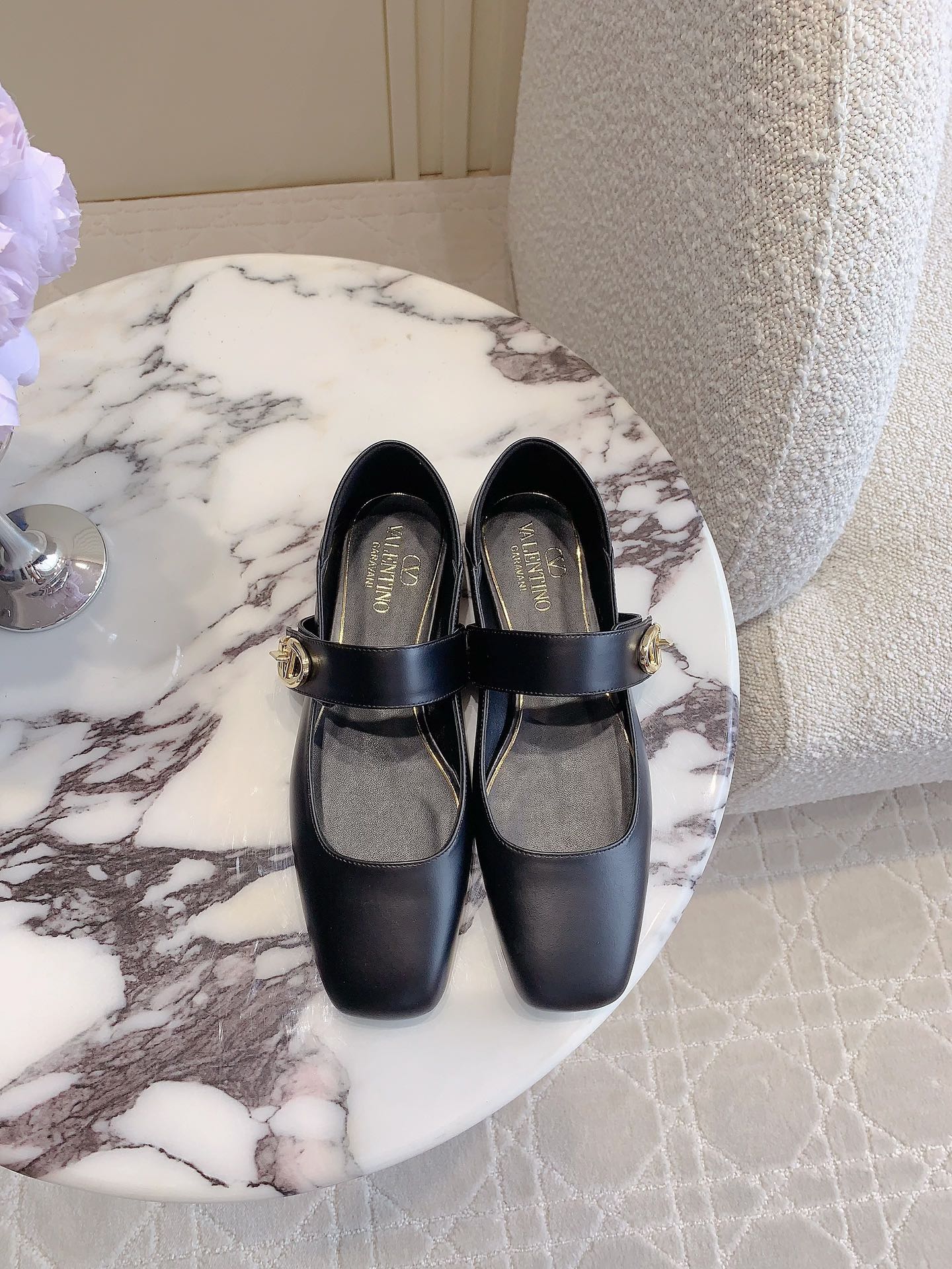 Valentin’s New Mary Jane Flats: Italian Leather, V-Buttons, Size 35-39, Worth $750 - 图片 1